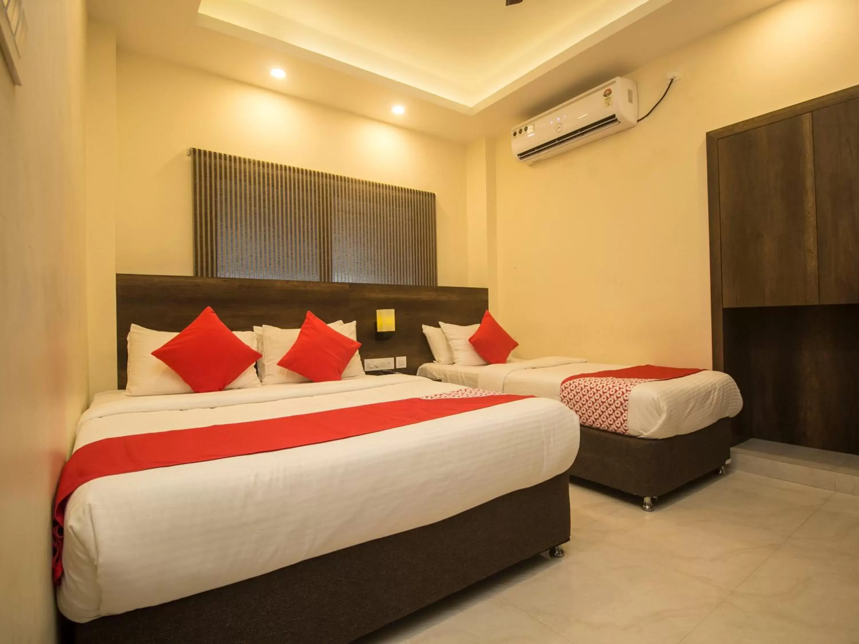 Bedroom, Bed in Hotel Mount View, Siliguri Bedroom, Bed in Hotel Mount View, Siliguri