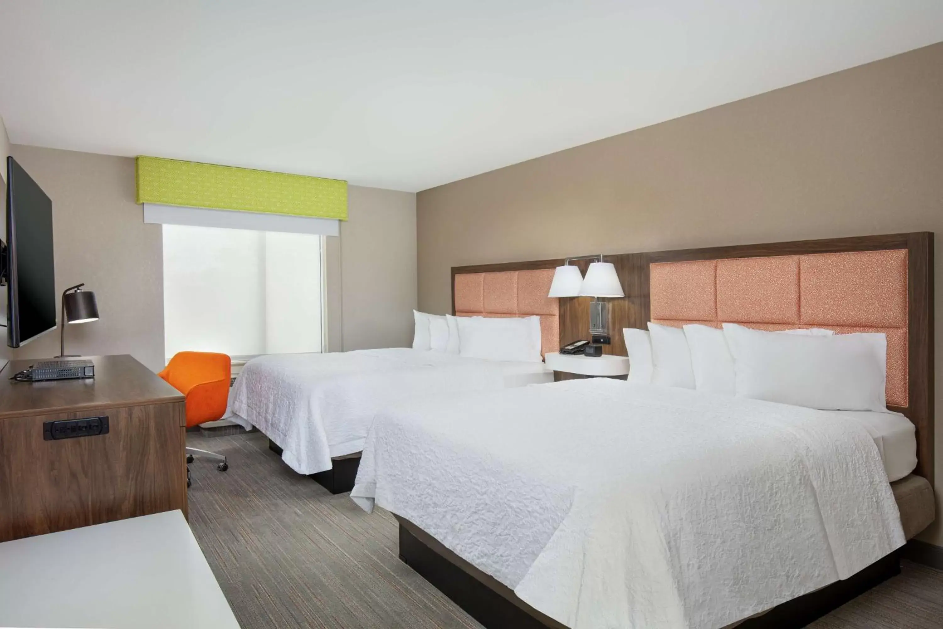 Bed in Newly Renovated Hampton Inn Omaha West Lakeside