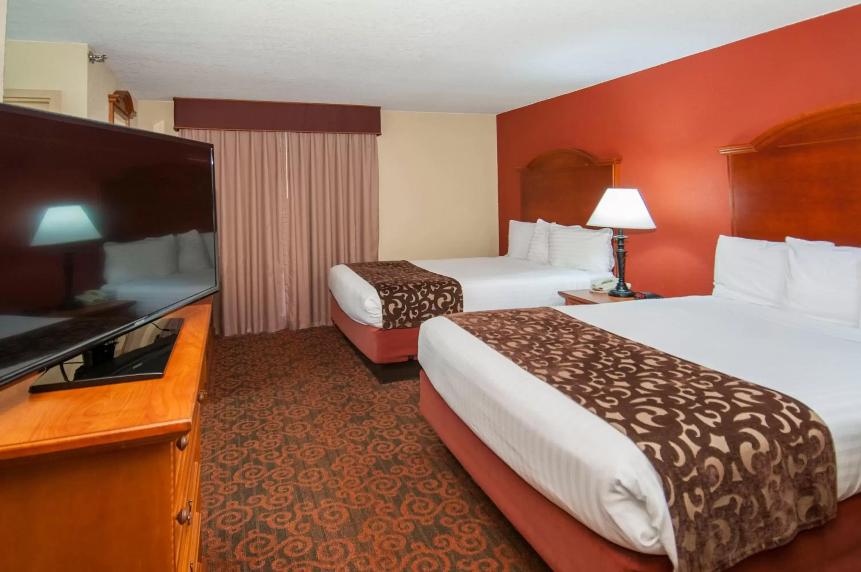 Bedroom, Bed in Governors Suites Hotel Oklahoma City Airport Area