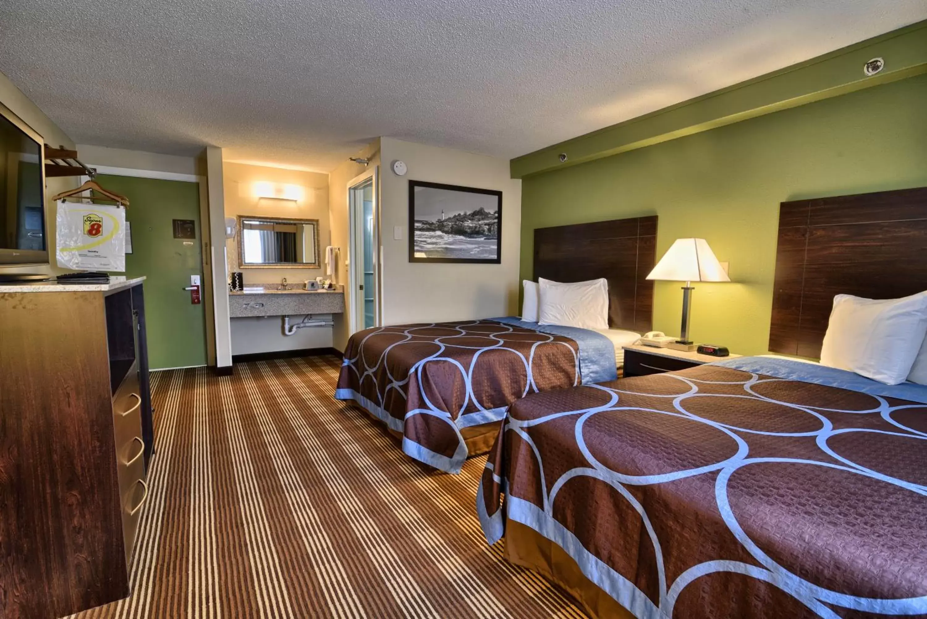 Photo of the whole room in Super 8 by Wyndham Bangor