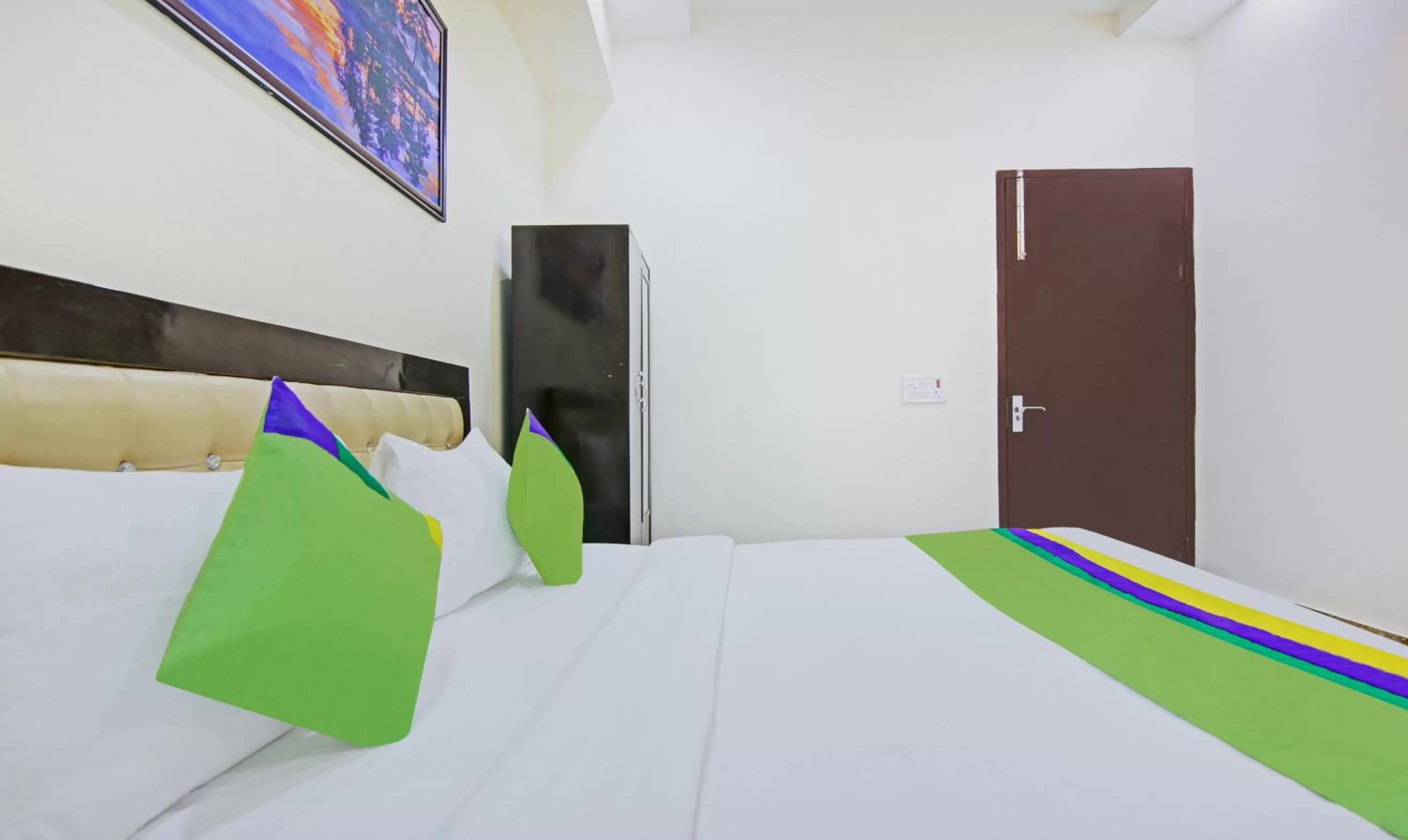 Bed in Treebo Trend Amaya Inn Sector 72