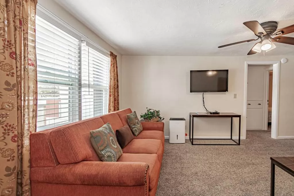 Living room, Seating Area in Suites of Lava Hot Springs