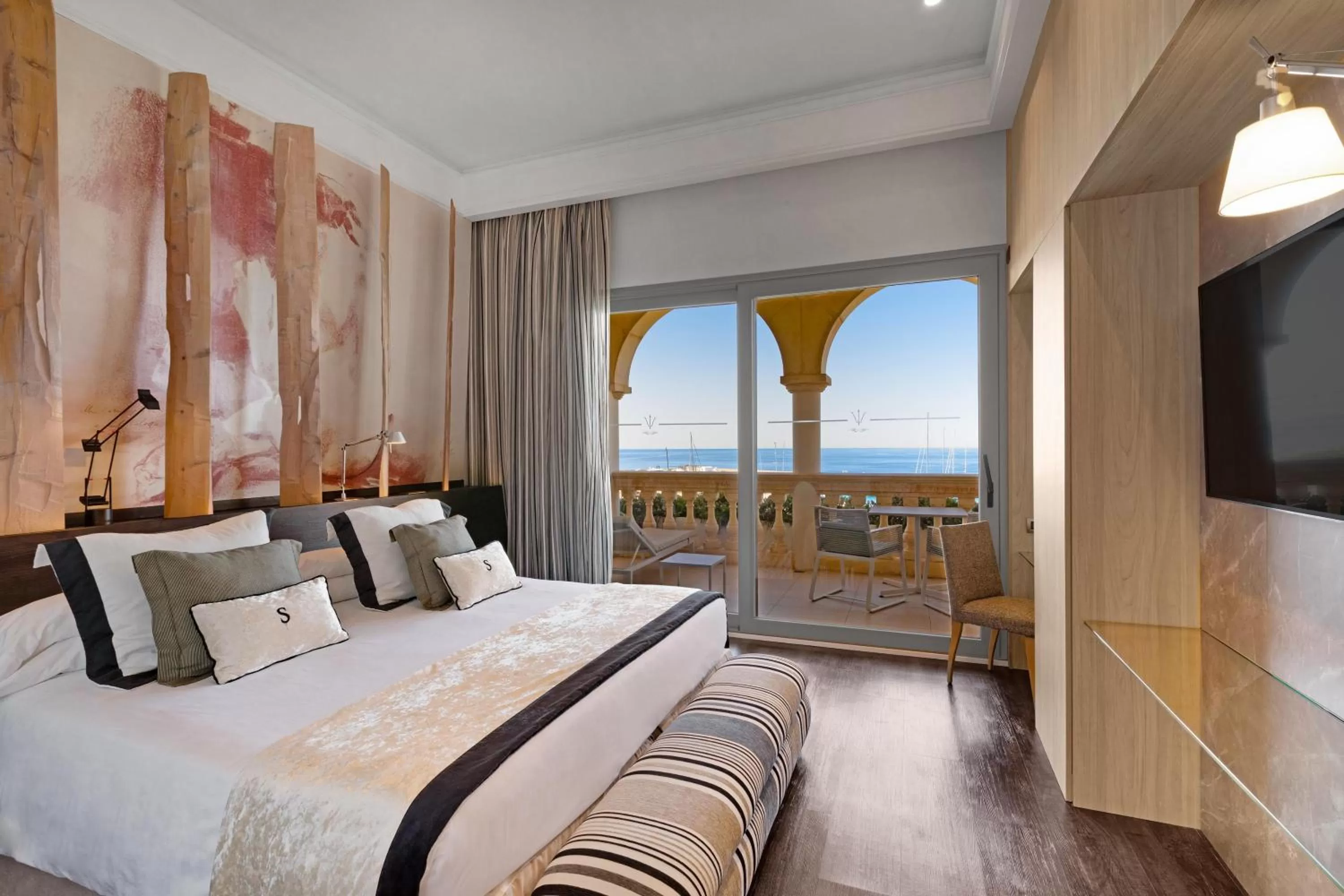 Photo of the whole room, Bed in Pure Salt Port Adriano - Adults Only