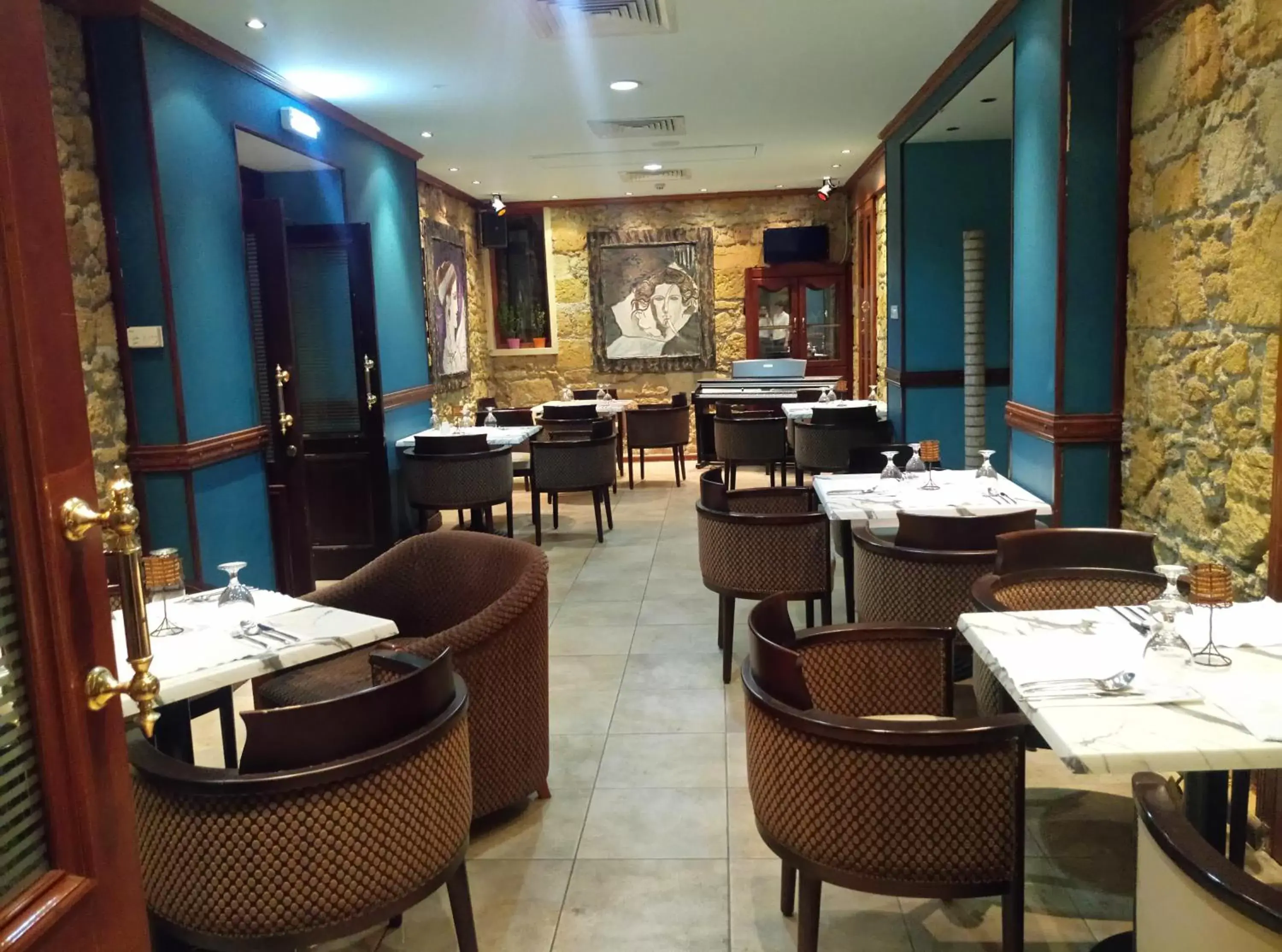 Lounge or bar, Restaurant/Places to Eat in Castelli Hotel Nicosia