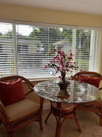 Dining area, Seating Area in Coconut Bay Resort - Key Largo