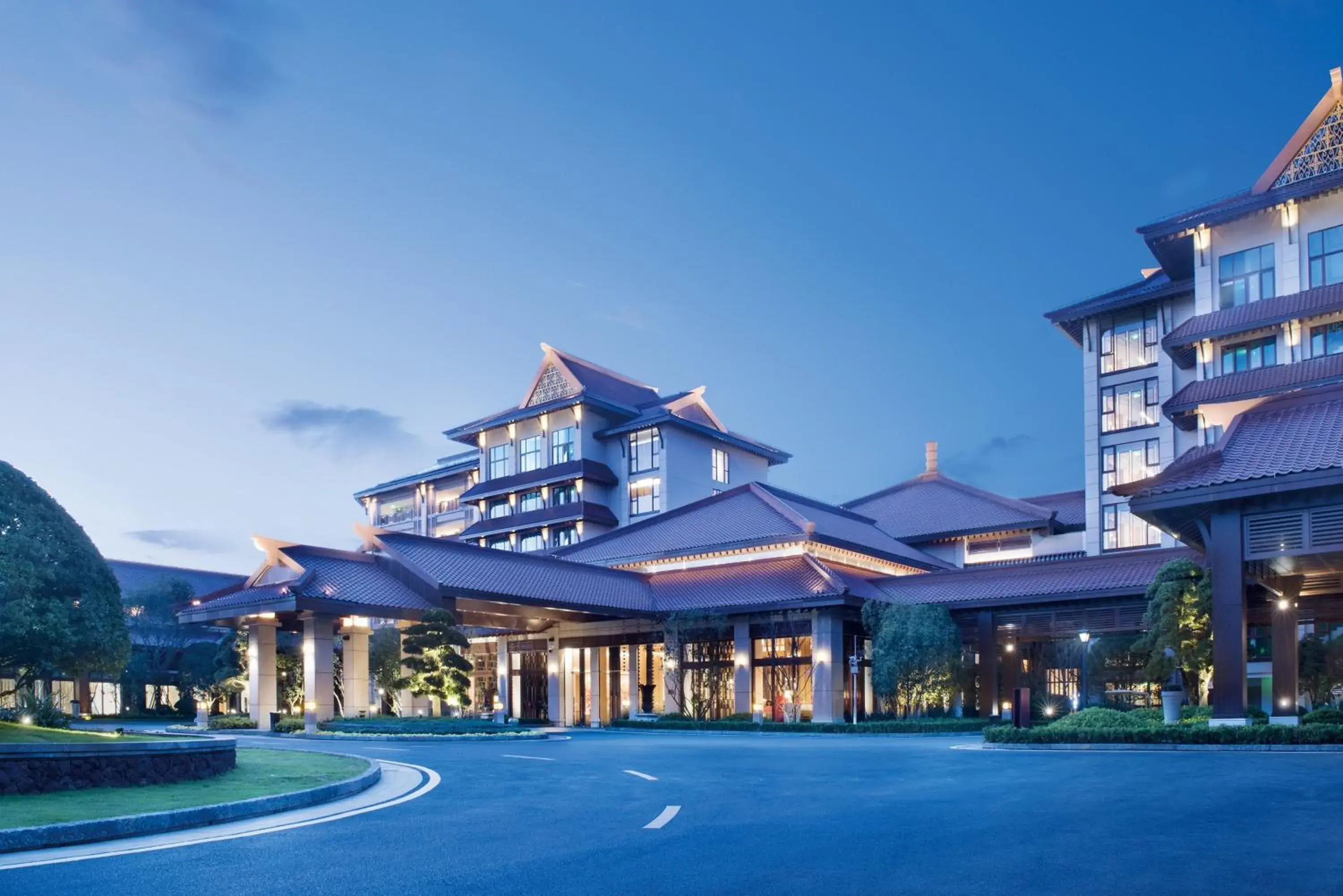 Property building in Crowne Plaza - Kunming Ancient Dian Town by IHG Property building in Crowne Plaza - Kunming Ancient Dian Town by IHG