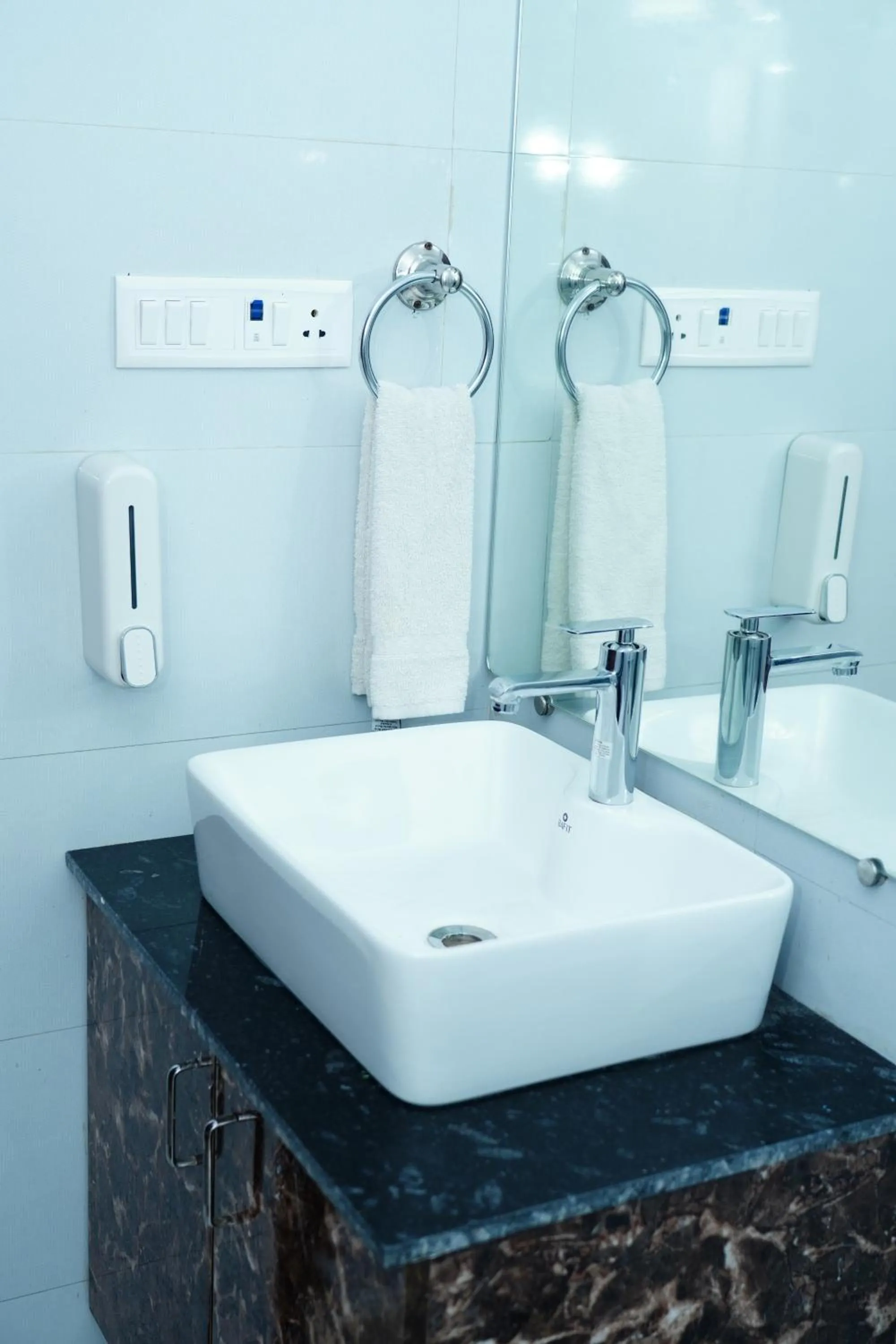 Bathroom in ExpoMart Inn