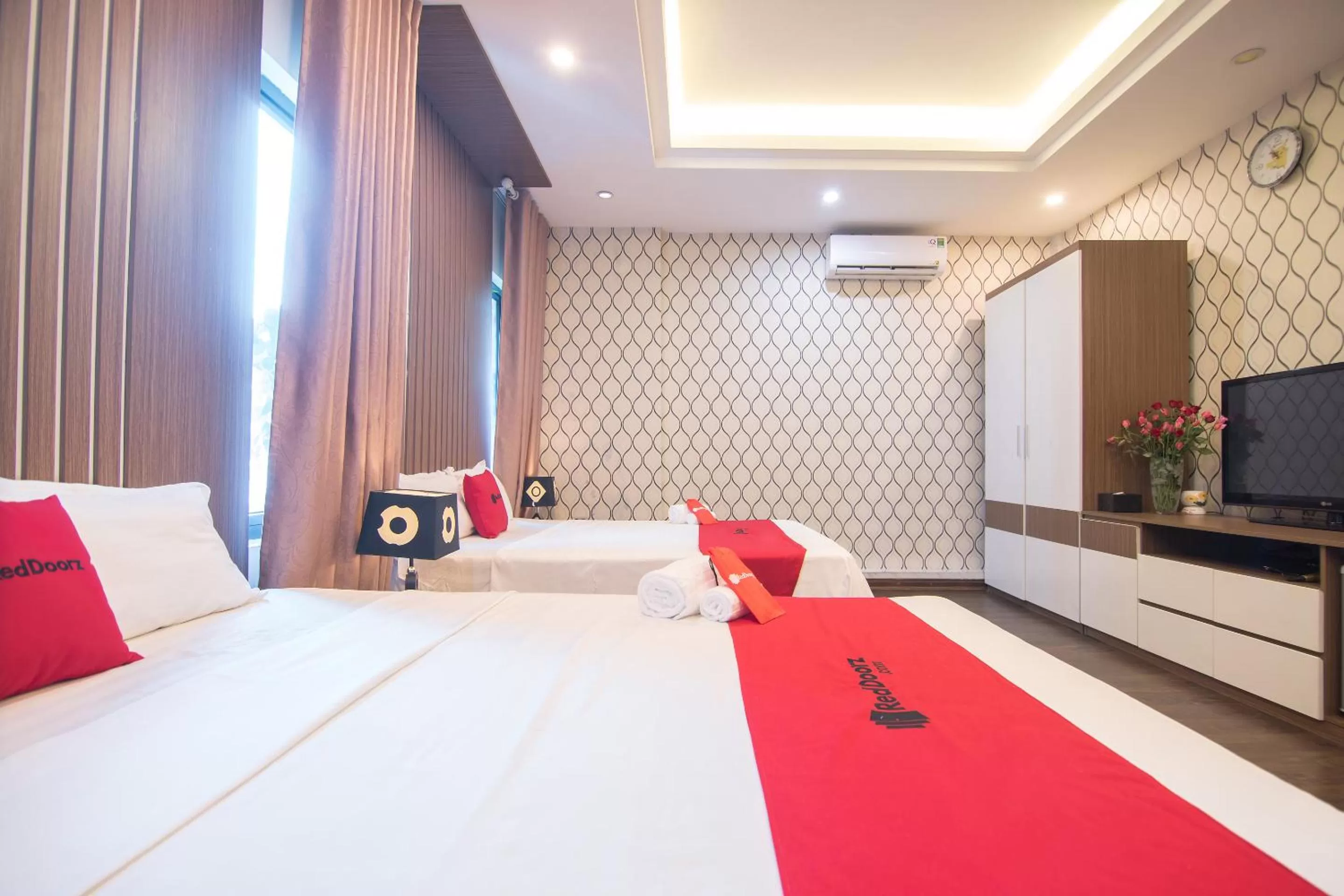 Photo of the whole room, Bed in The Royal Hotel Near West Lake