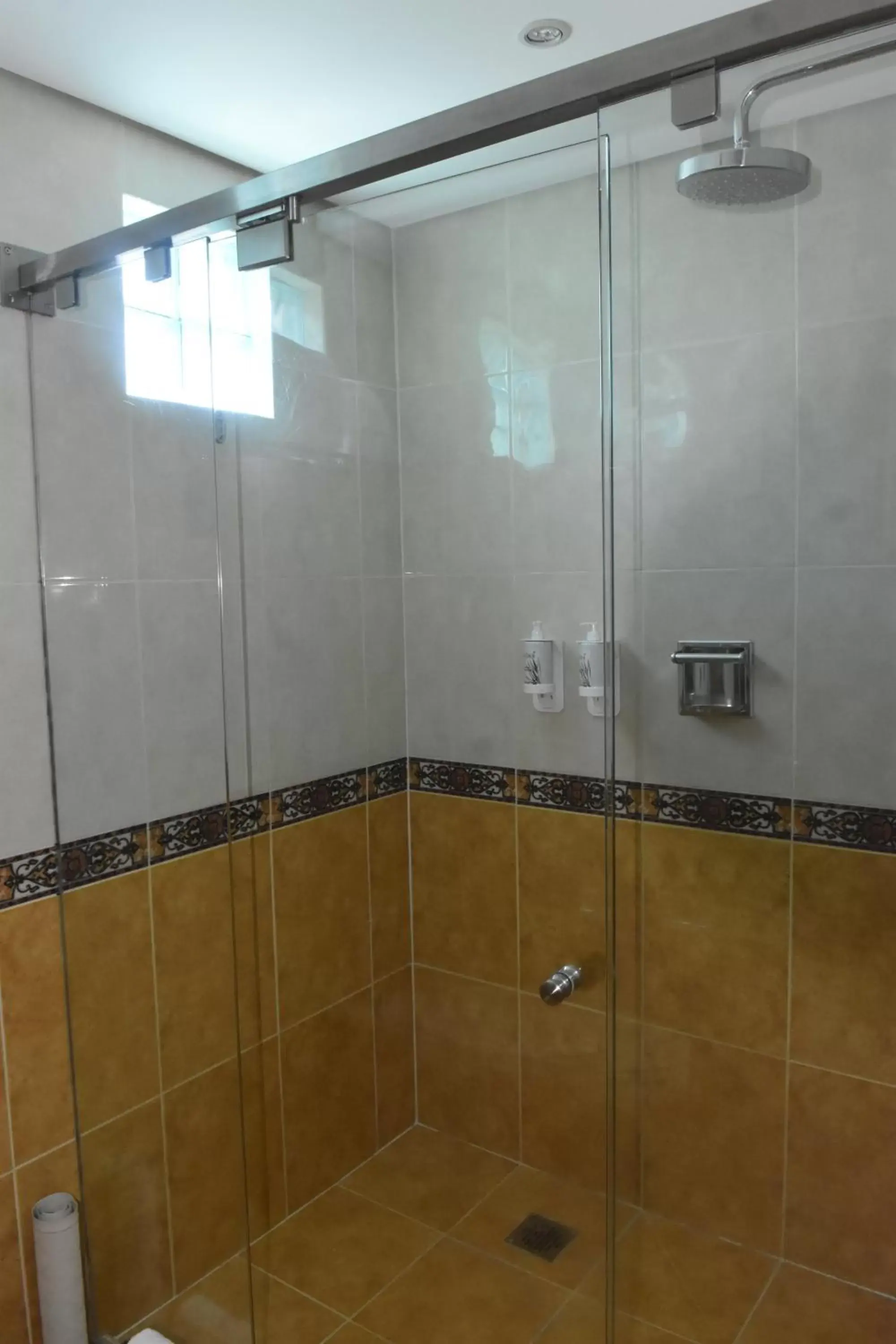 Shower, Bathroom in Kali Escandón Mexico City