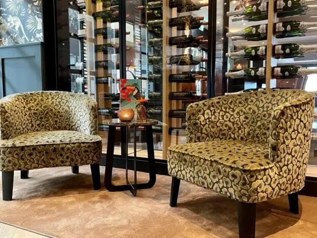 Lounge or bar in Van der Valk Hotel Groningen Zuidbroek