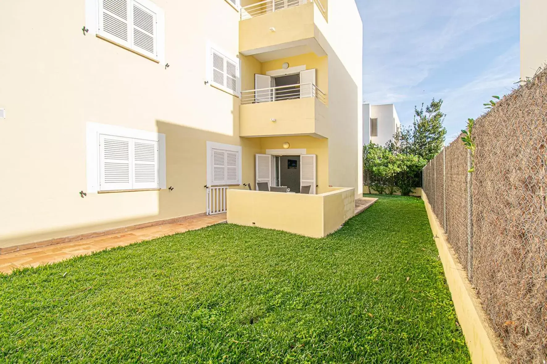 Property Building in Apartamentos Falcó