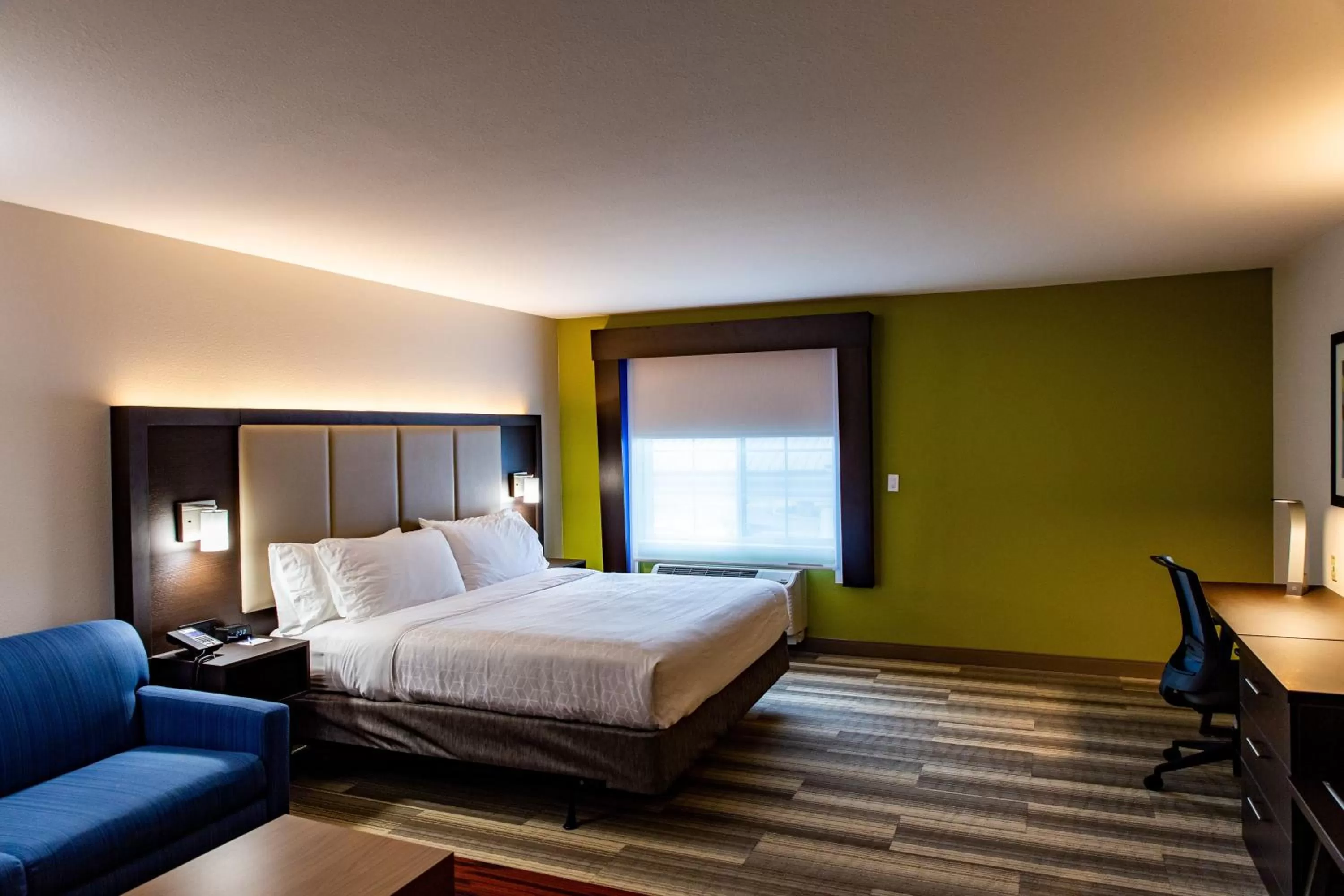 Photo of the whole room, Bed in Holiday Inn Express - Columbus - Dublin by IHG