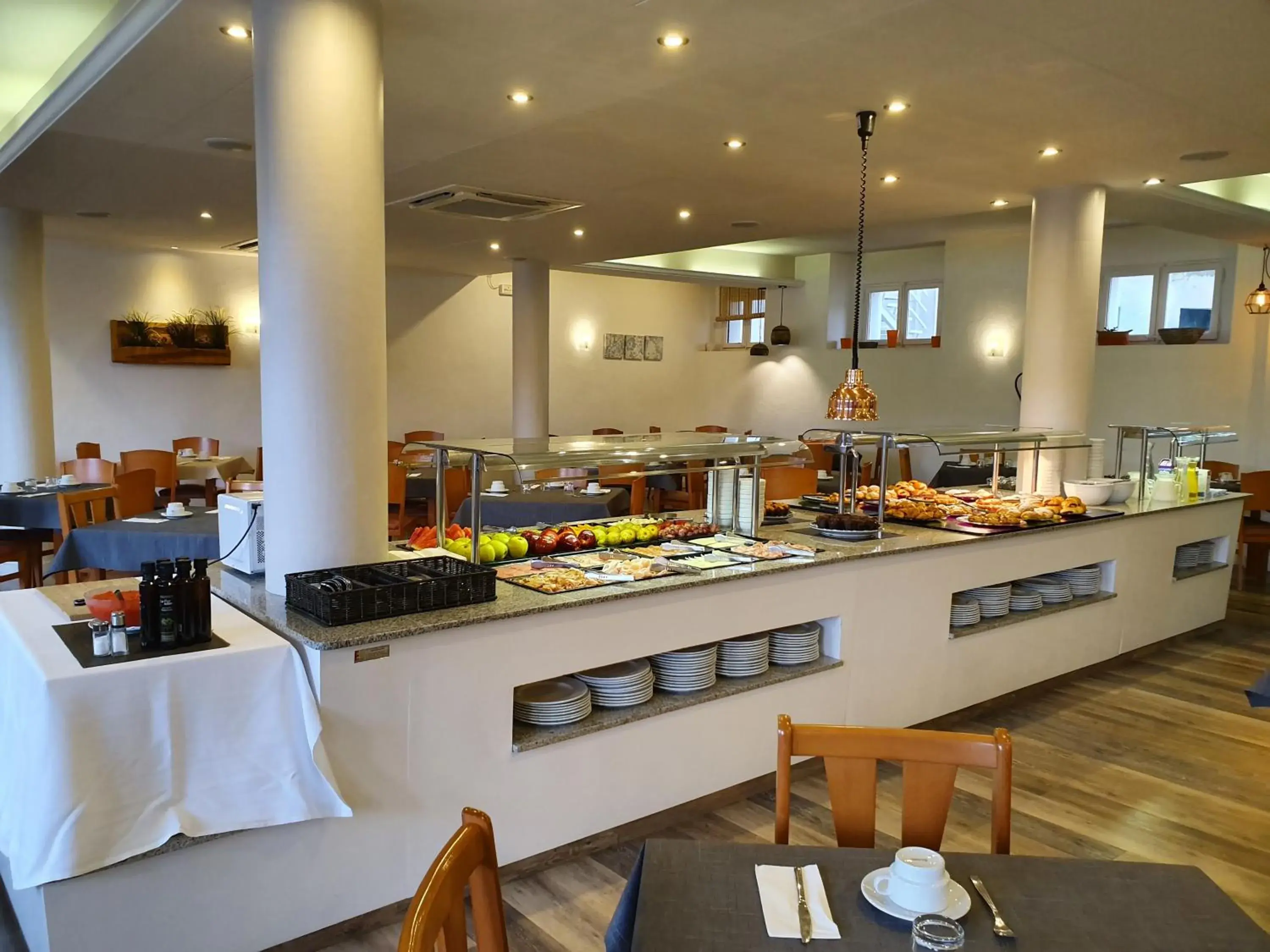 Restaurant/Places to Eat in Marina Tossa