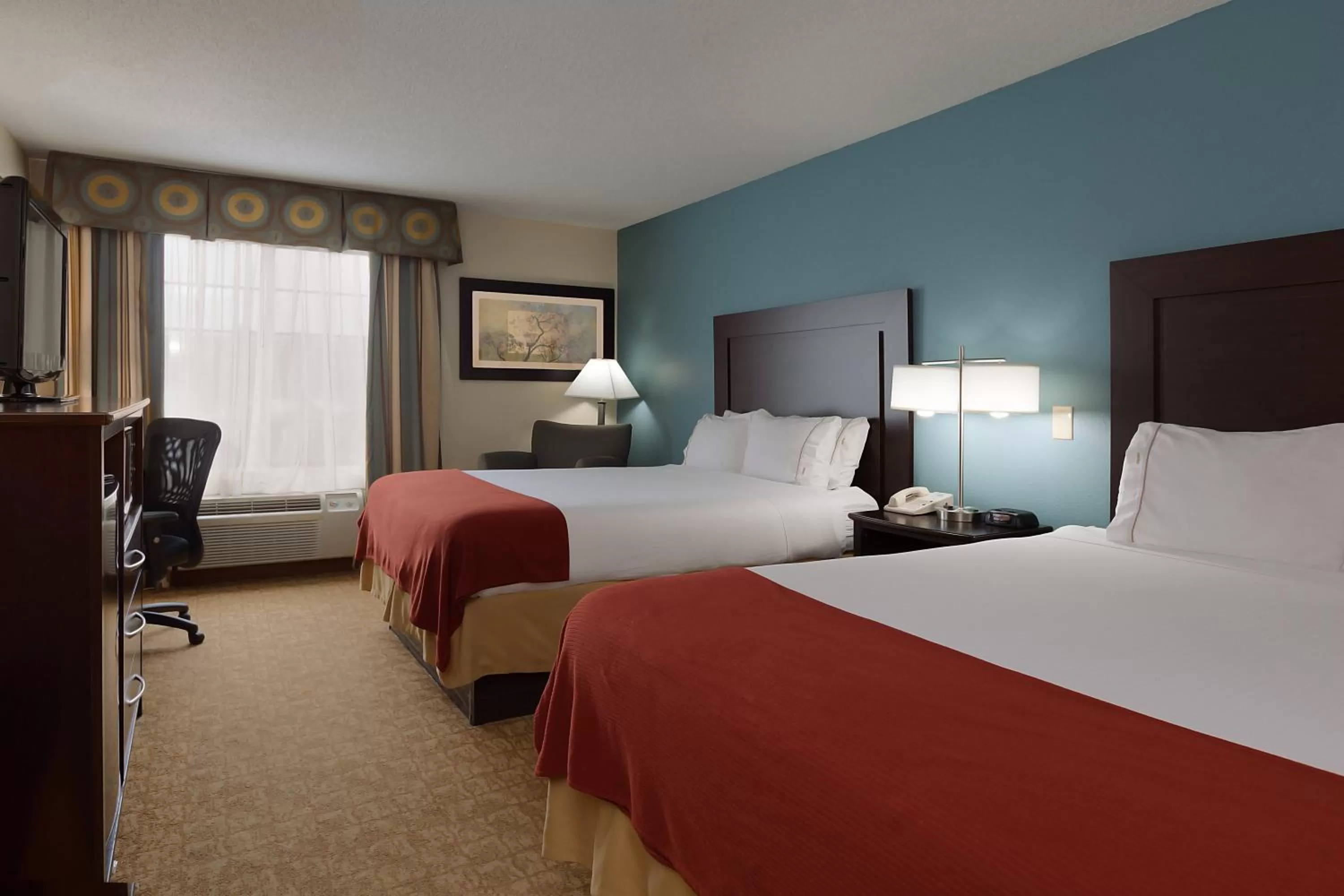Photo of the whole room, Bed in Holiday Inn Express Winston-Salem by IHG