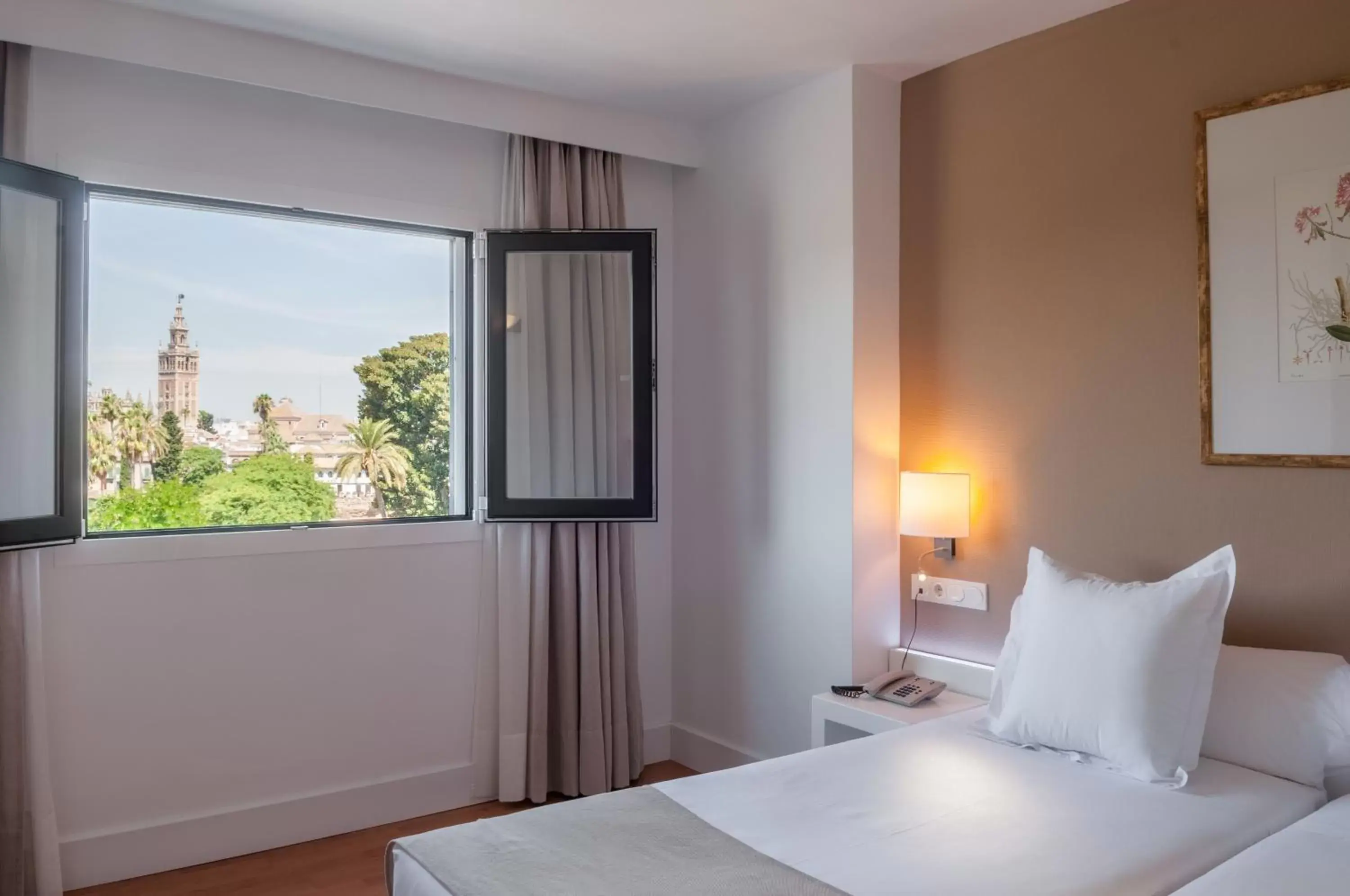 Comfort Double or Twin Room with View in Hotel Alcázar