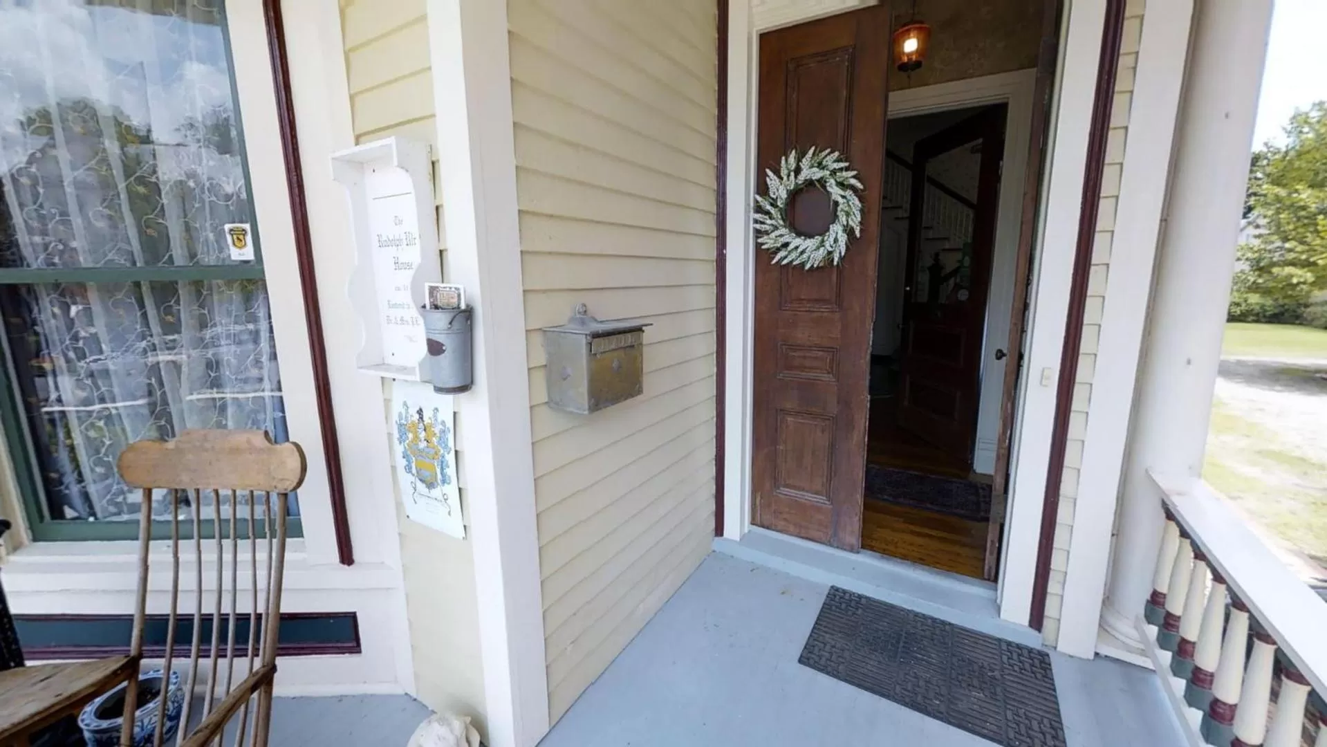 Property building, Bathroom in Hanna House Bed & Breakfast