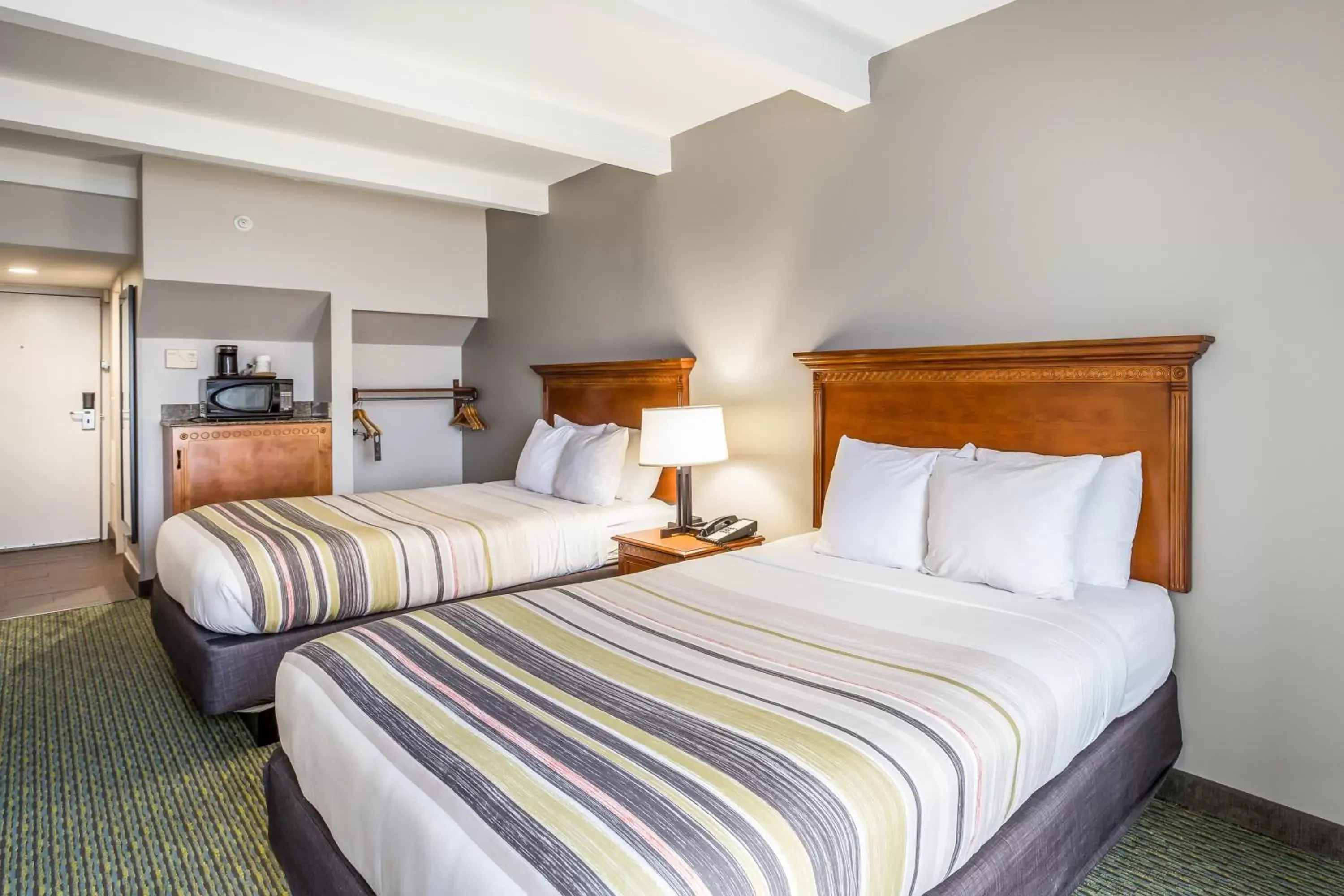 Bedroom, Bed in Country Inn & Suites by Radisson, Virginia Beach (Oceanfront), VA