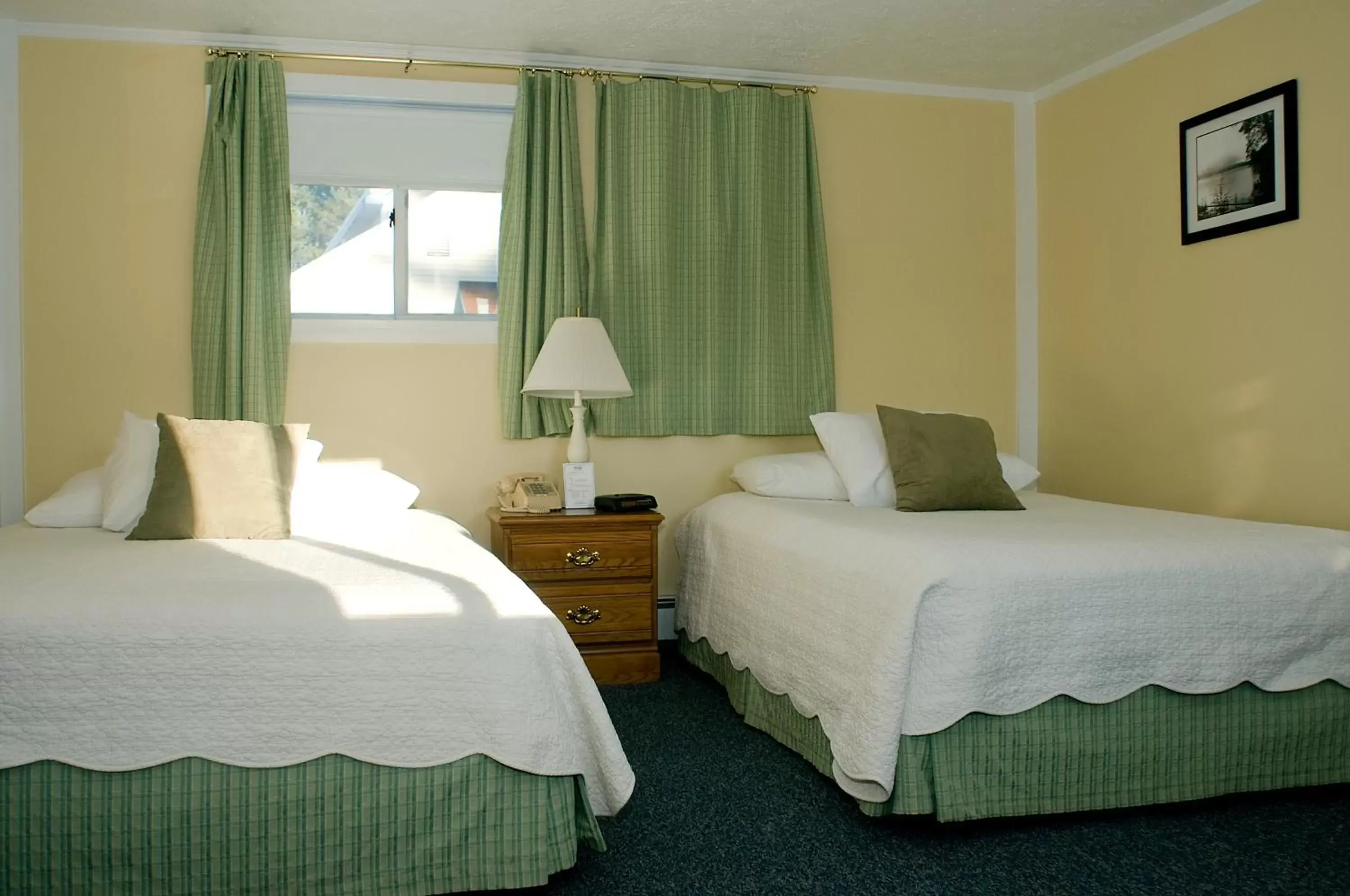 Bedroom, Bed in Wilson Lake Inn