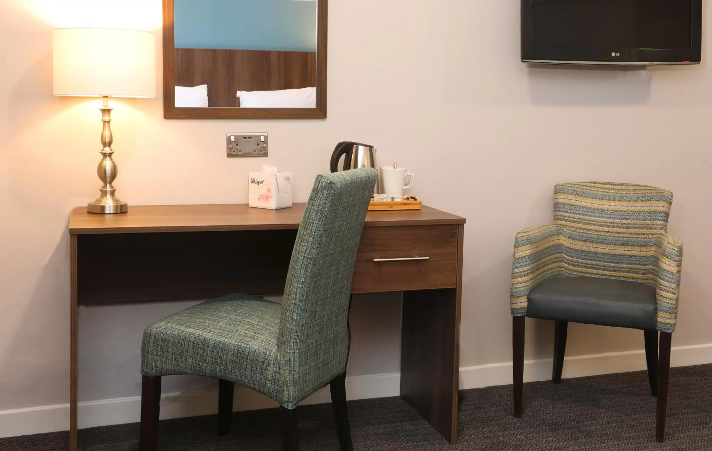 Bedroom, Seating Area in The Jephson Hotel; BW Signature Collection