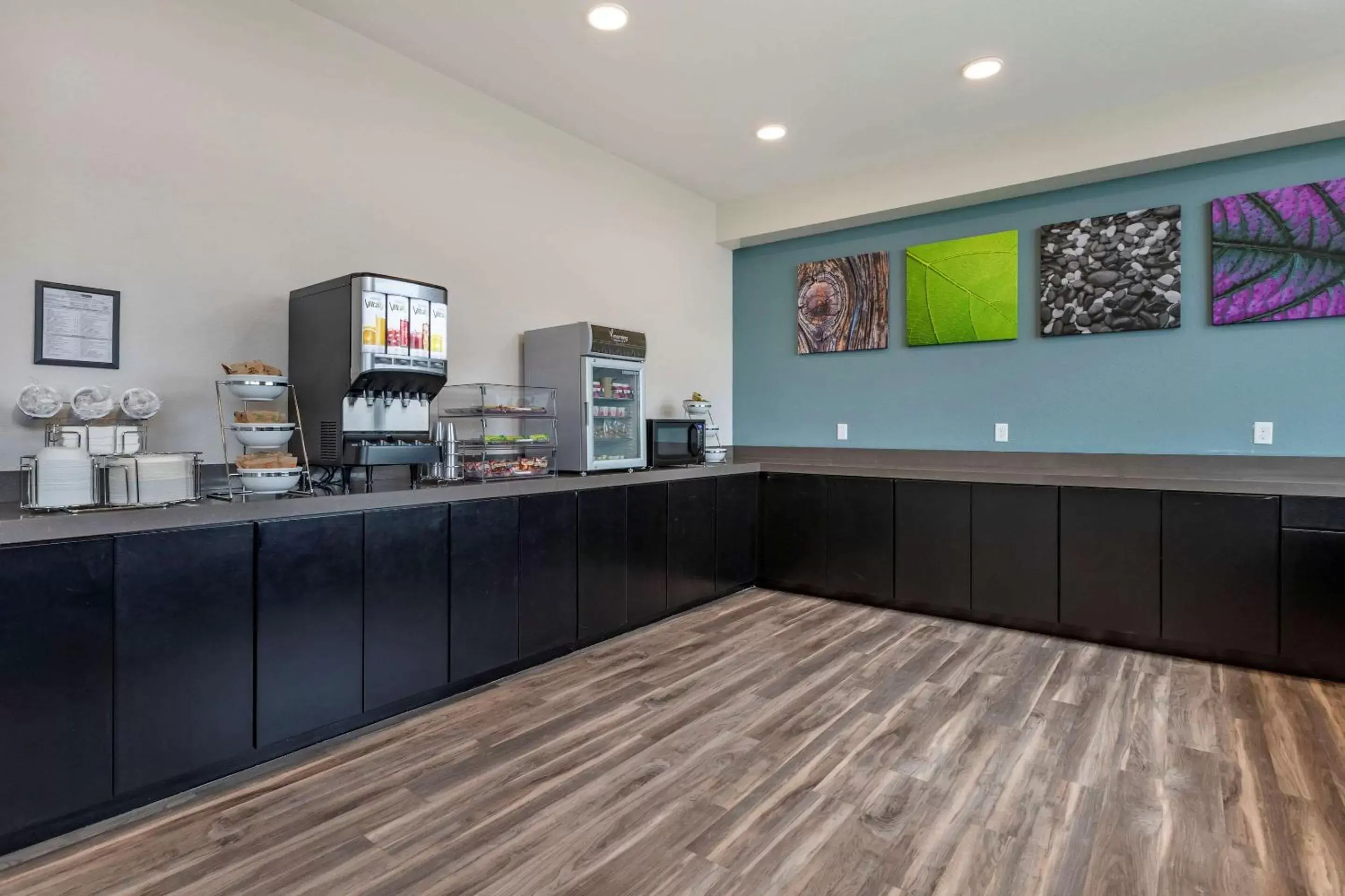 Restaurant/places to eat in MainStay Suites Waukee-West Des Moines Restaurant/places to eat in MainStay Suites Waukee-West Des Moines