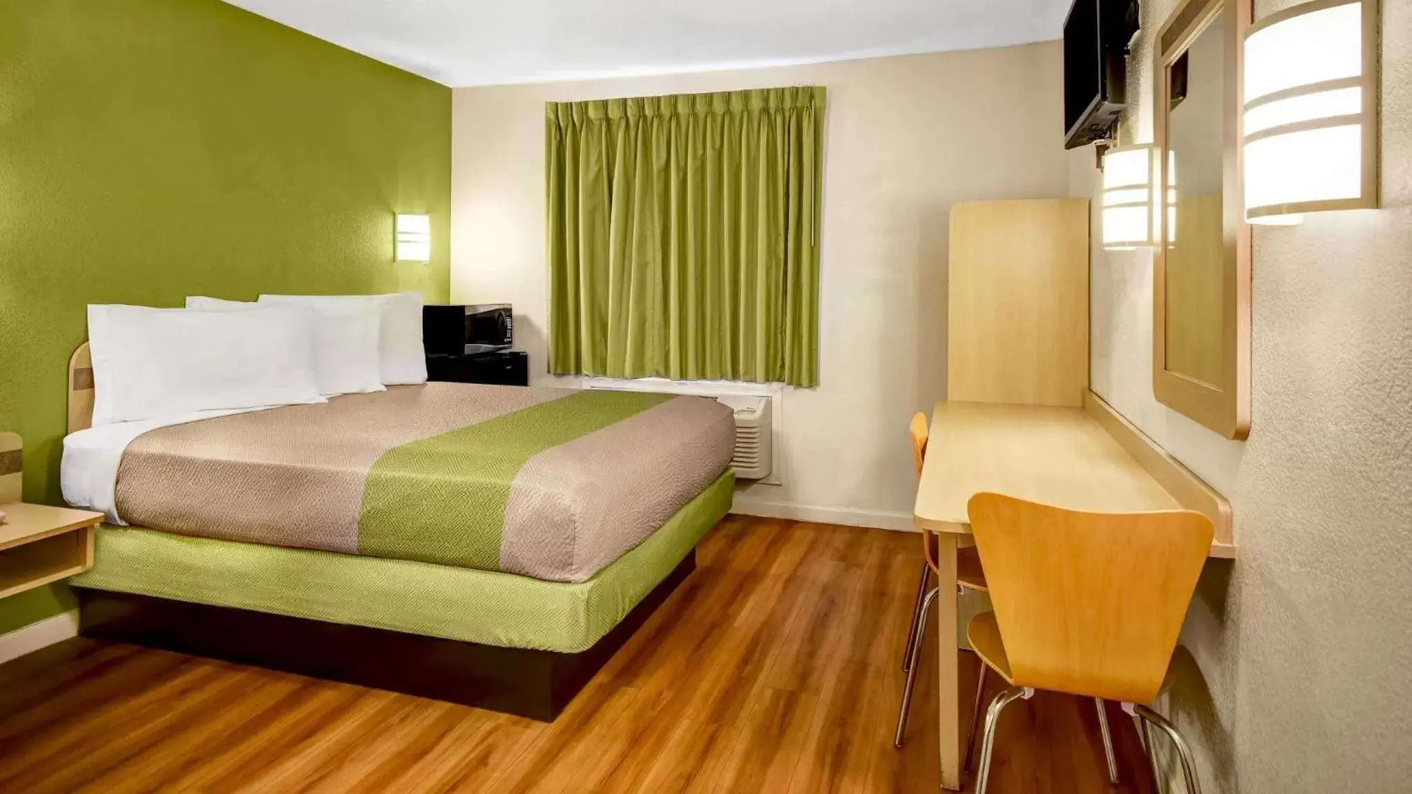 Bedroom, Bed in Lakeside Inn Lake Havasu City Bedroom, Bed in Lakeside Inn Lake Havasu City