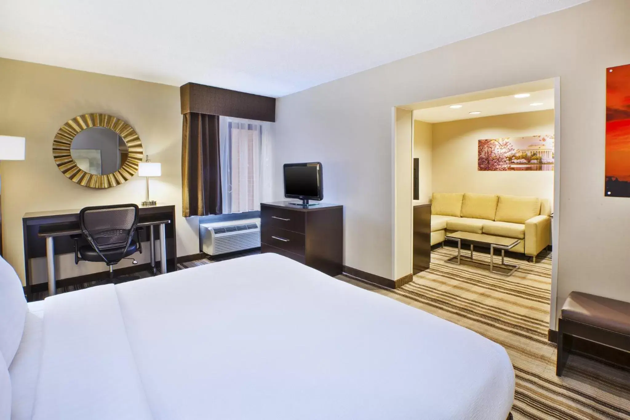 Photo of the whole room, Bed in Holiday Inn Washington-Dulles International Airport, an IHG Hotel