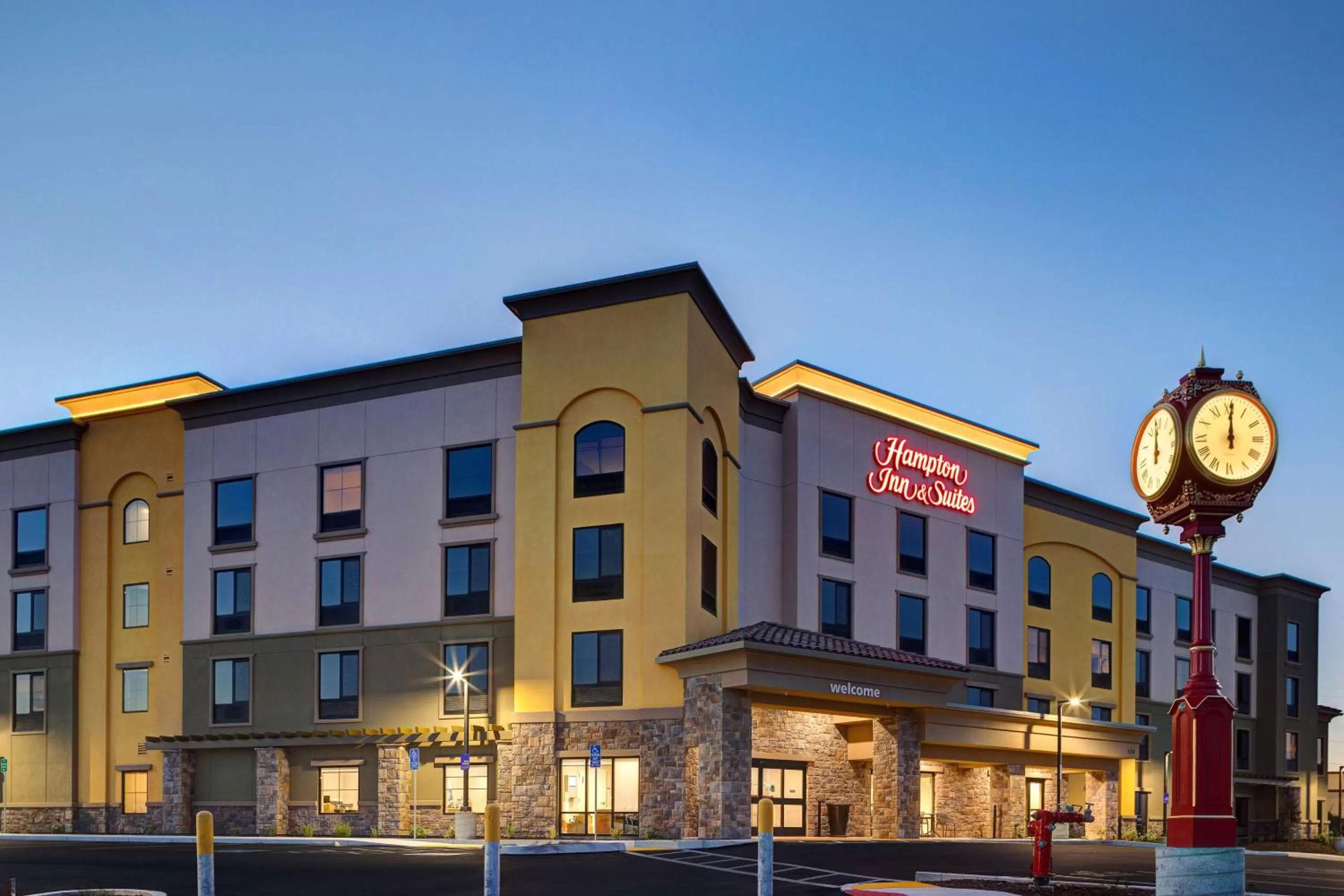 Property building in Hampton Inn & Suites Marina