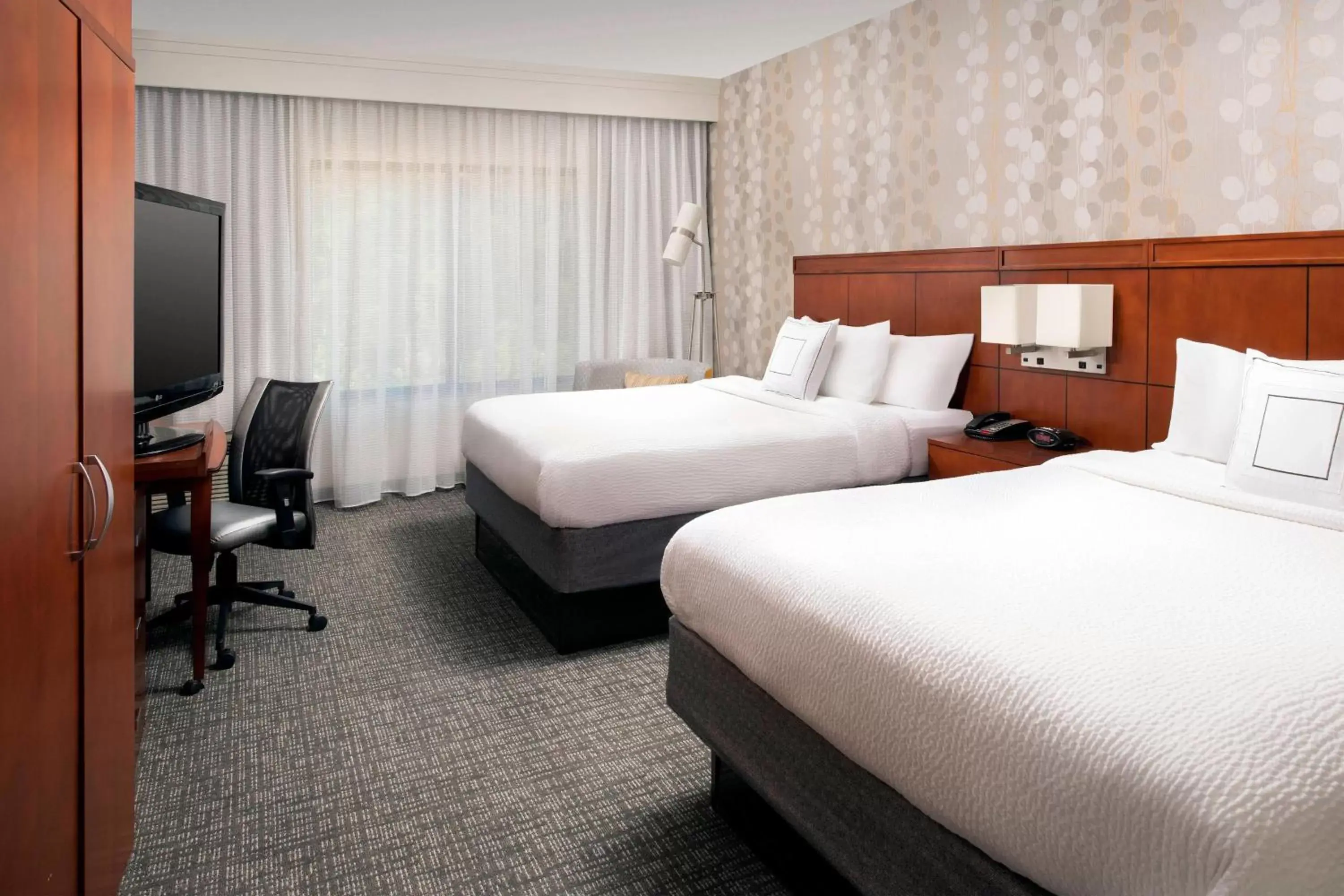 Photo of the whole room, Bed in Courtyard by Marriott Lufkin