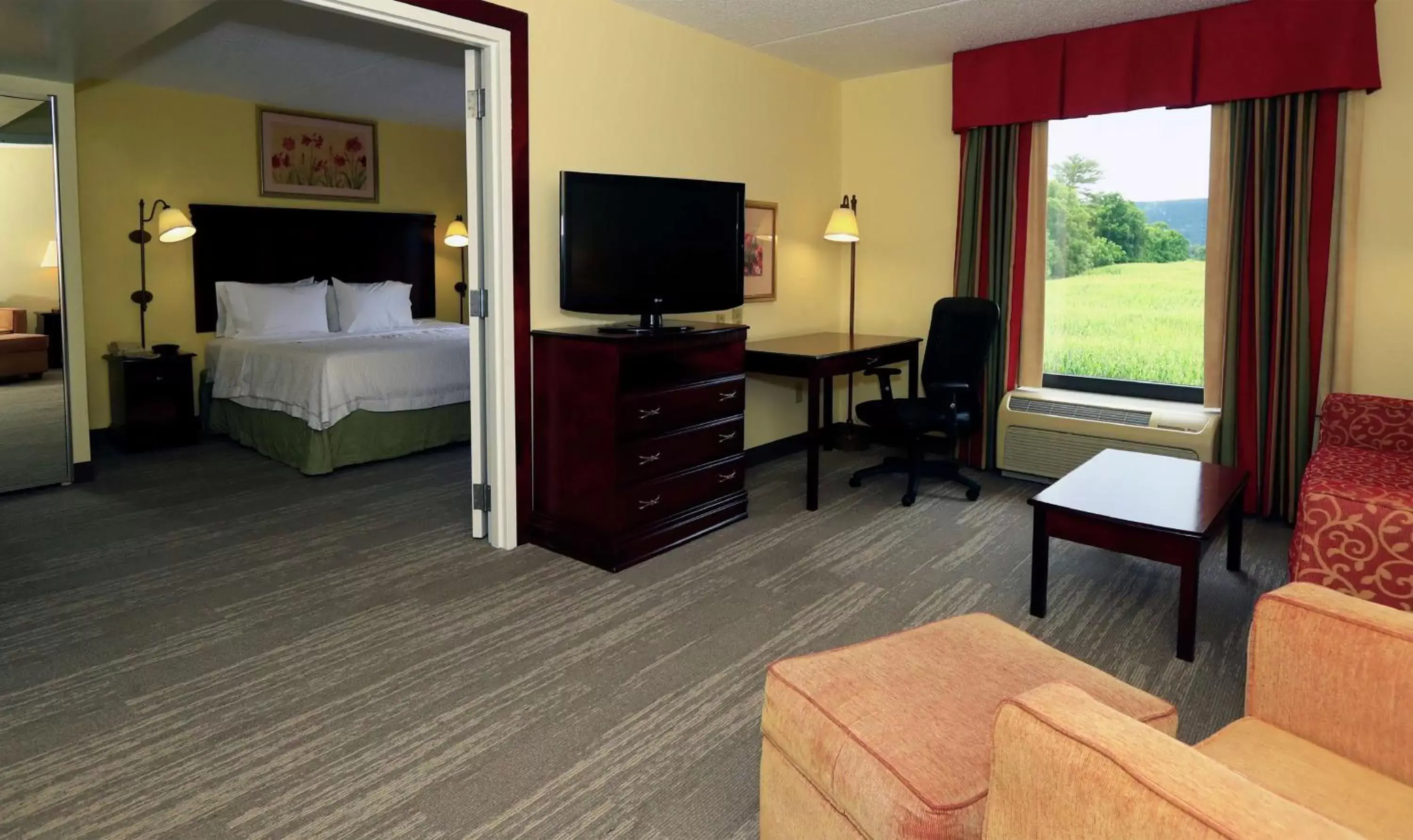 Bedroom, Bed in Hampton Inn and Suites of Lamar