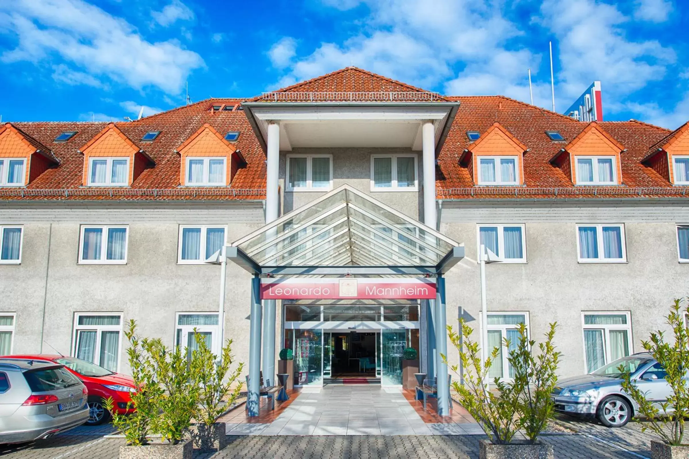 Facade/entrance, Property Building in Leonardo Hotel Mannheim-Ladenburg