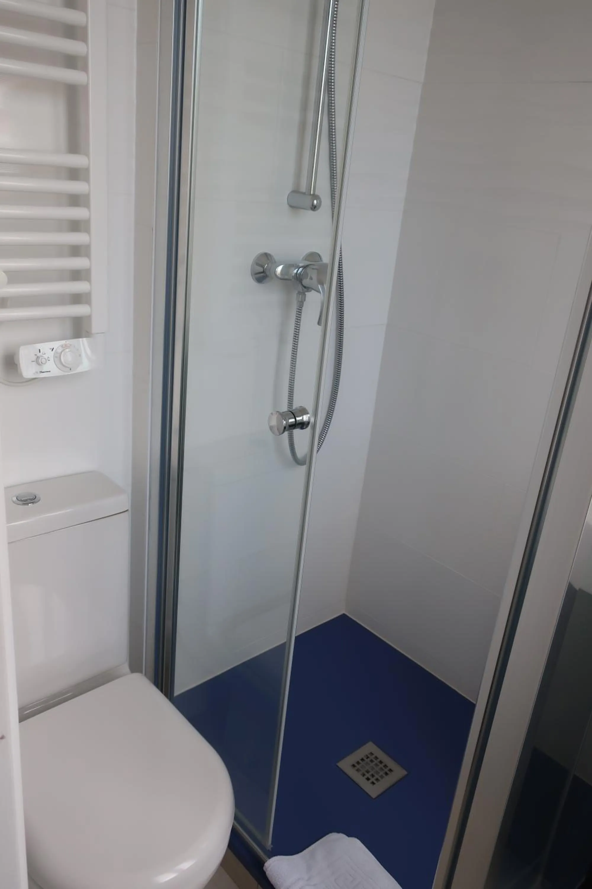 Shower in L'Amiral