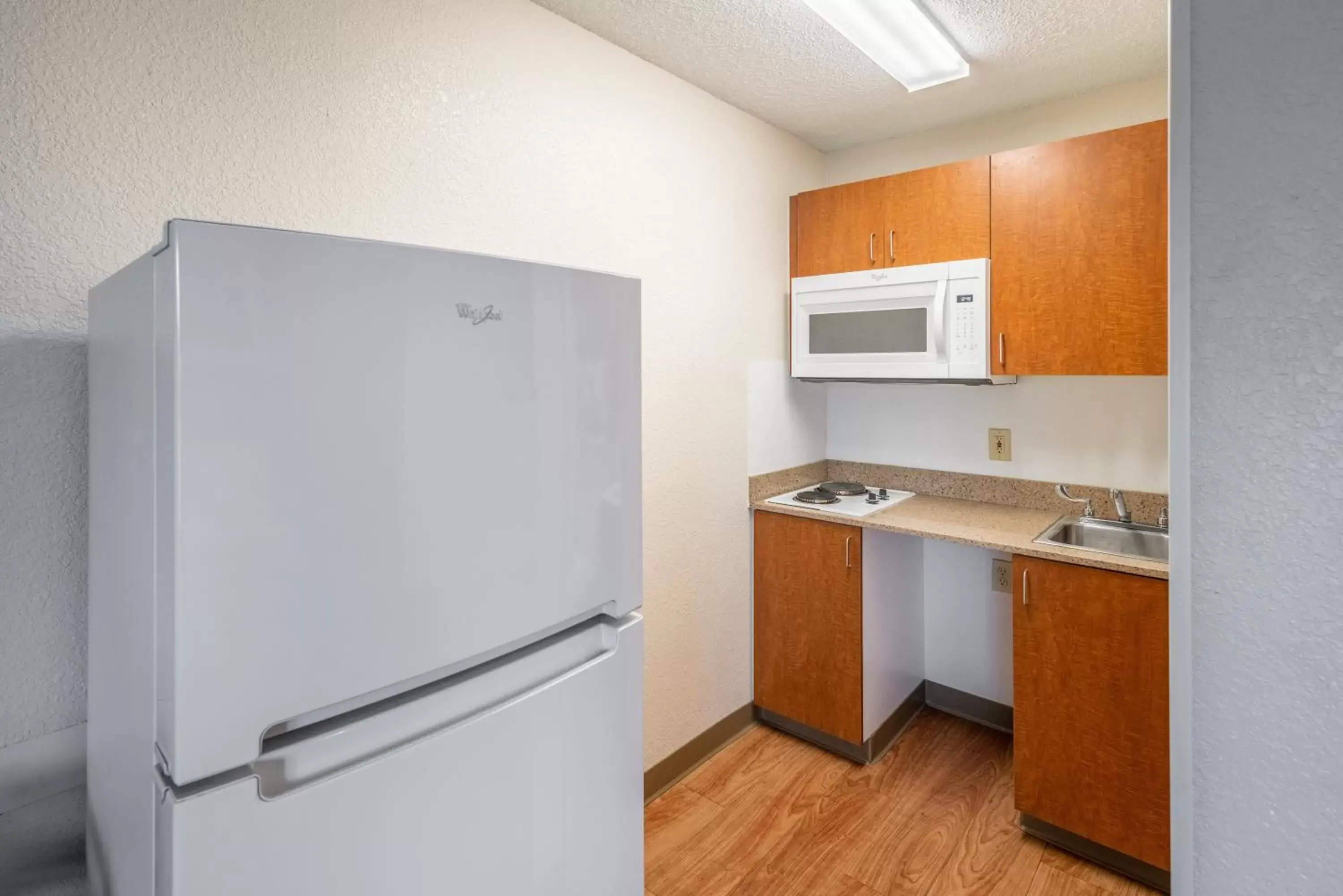 Photo of the whole room, Kitchen/Kitchenette in HomeTowne Studios by Red Roof Spokane - Valley