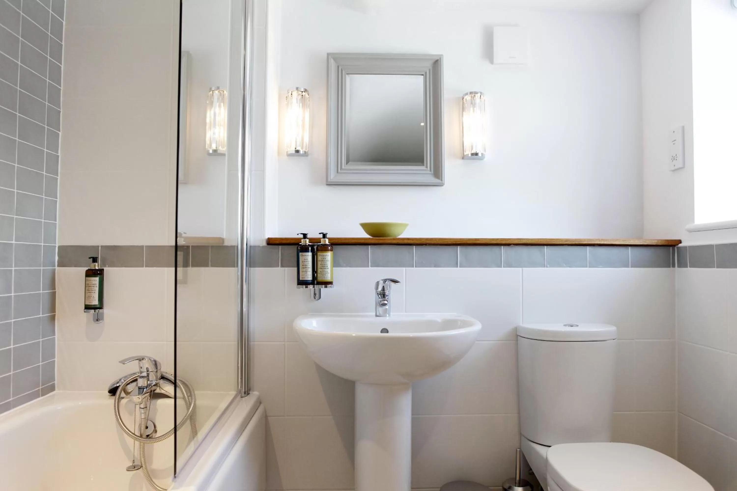 Bathroom in The Rose and Crown