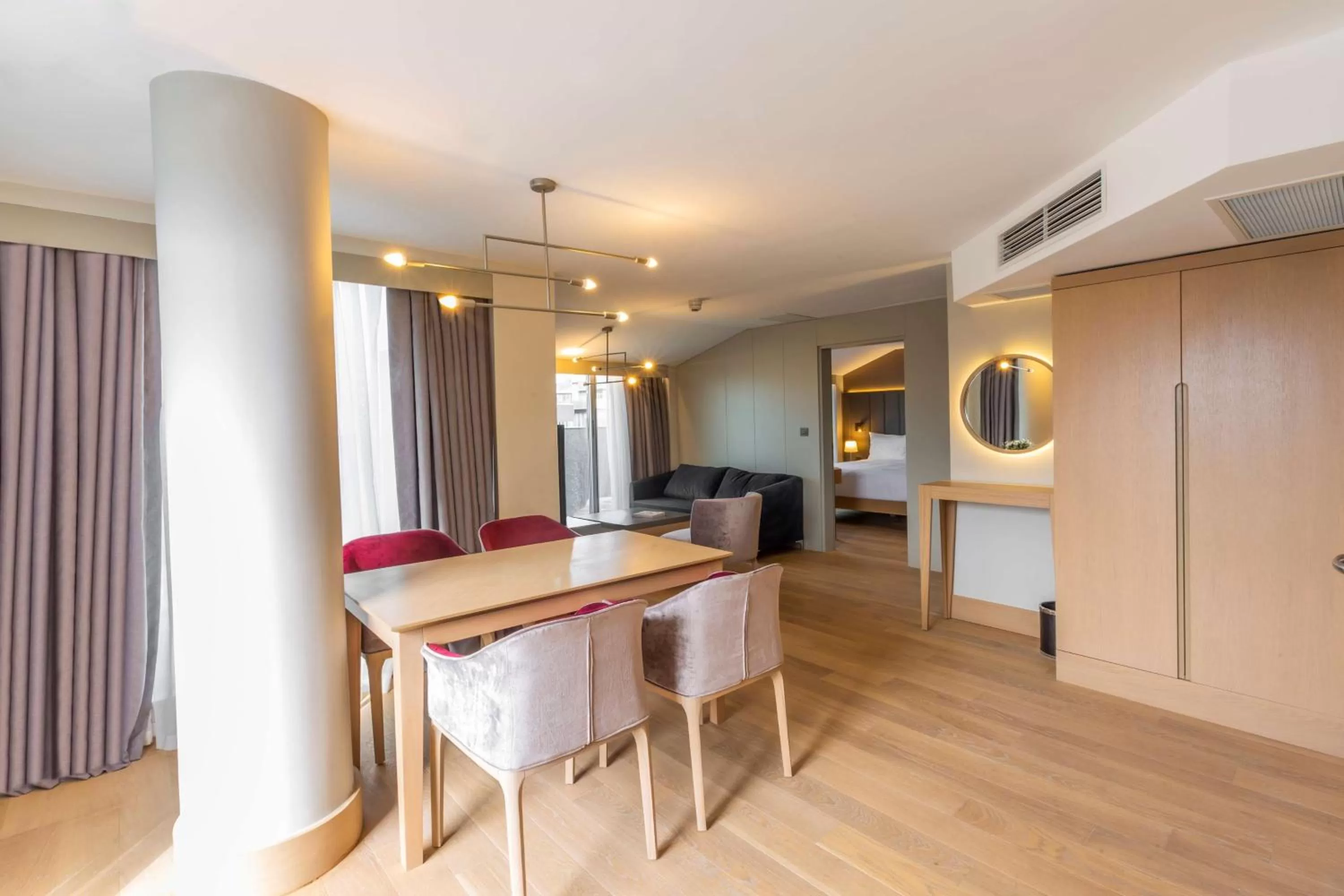 Living room in Radisson Hotel Istanbul Harbiye