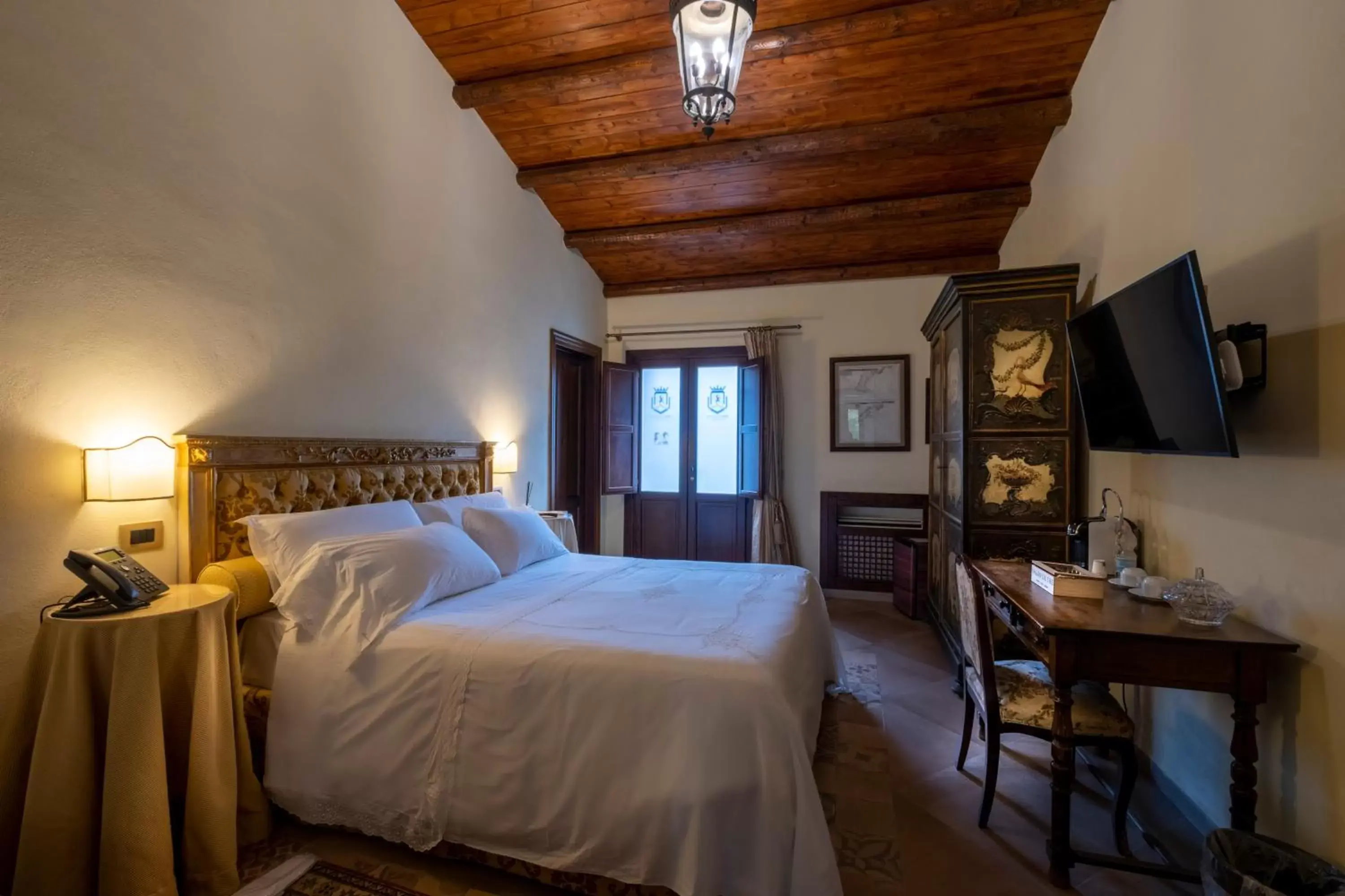 Facade/entrance, Bed in Villa del Gattopardo