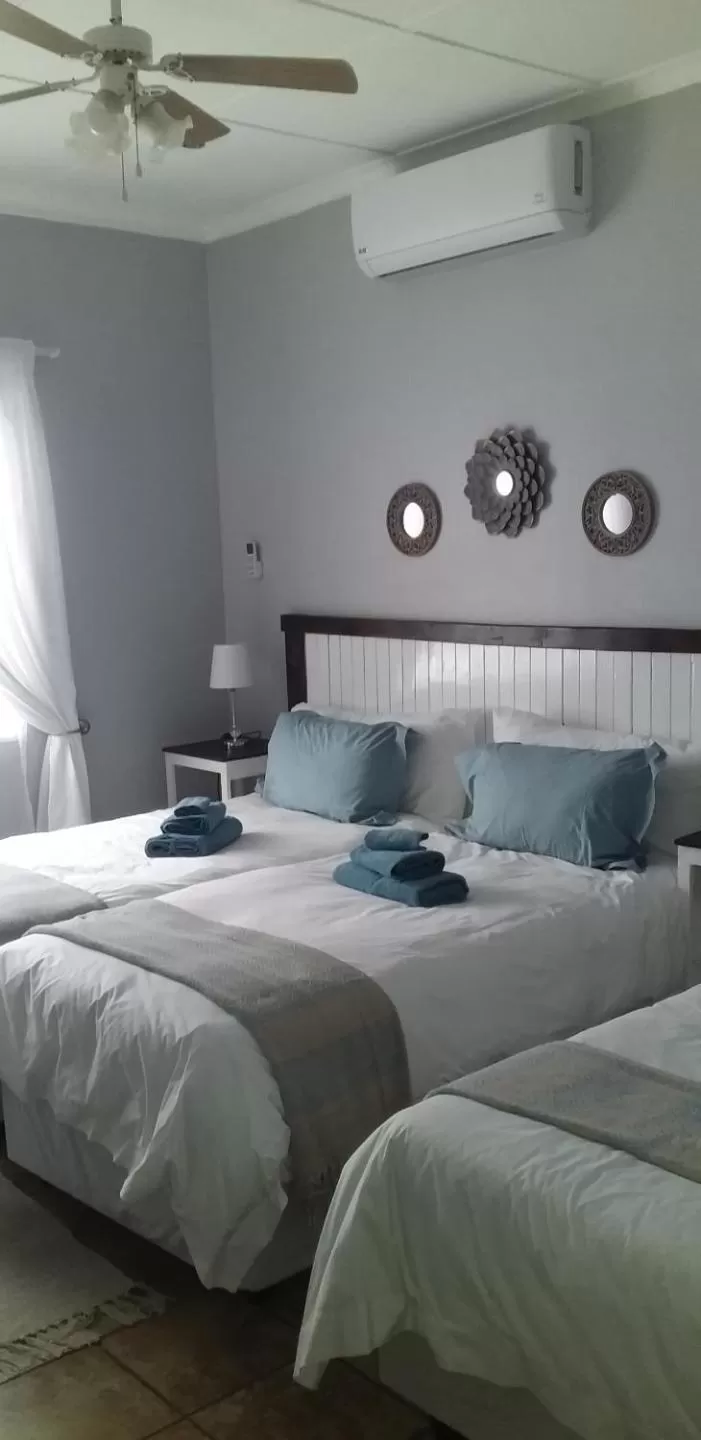 Photo of the whole room, Bed in B&B 464 on 22nd Ave