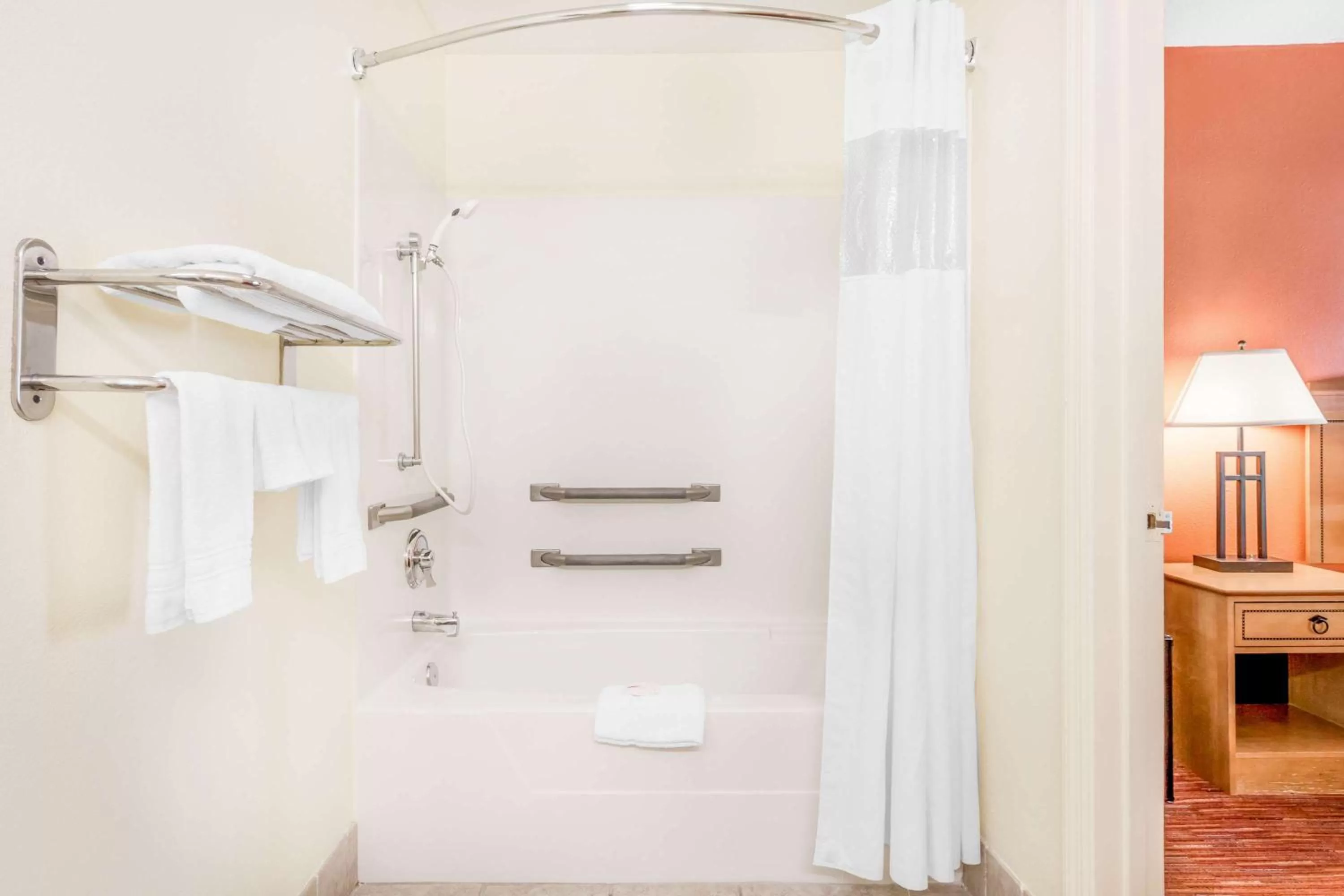 King Room - Disability Access in SureStay Hotel by Best Western Manning