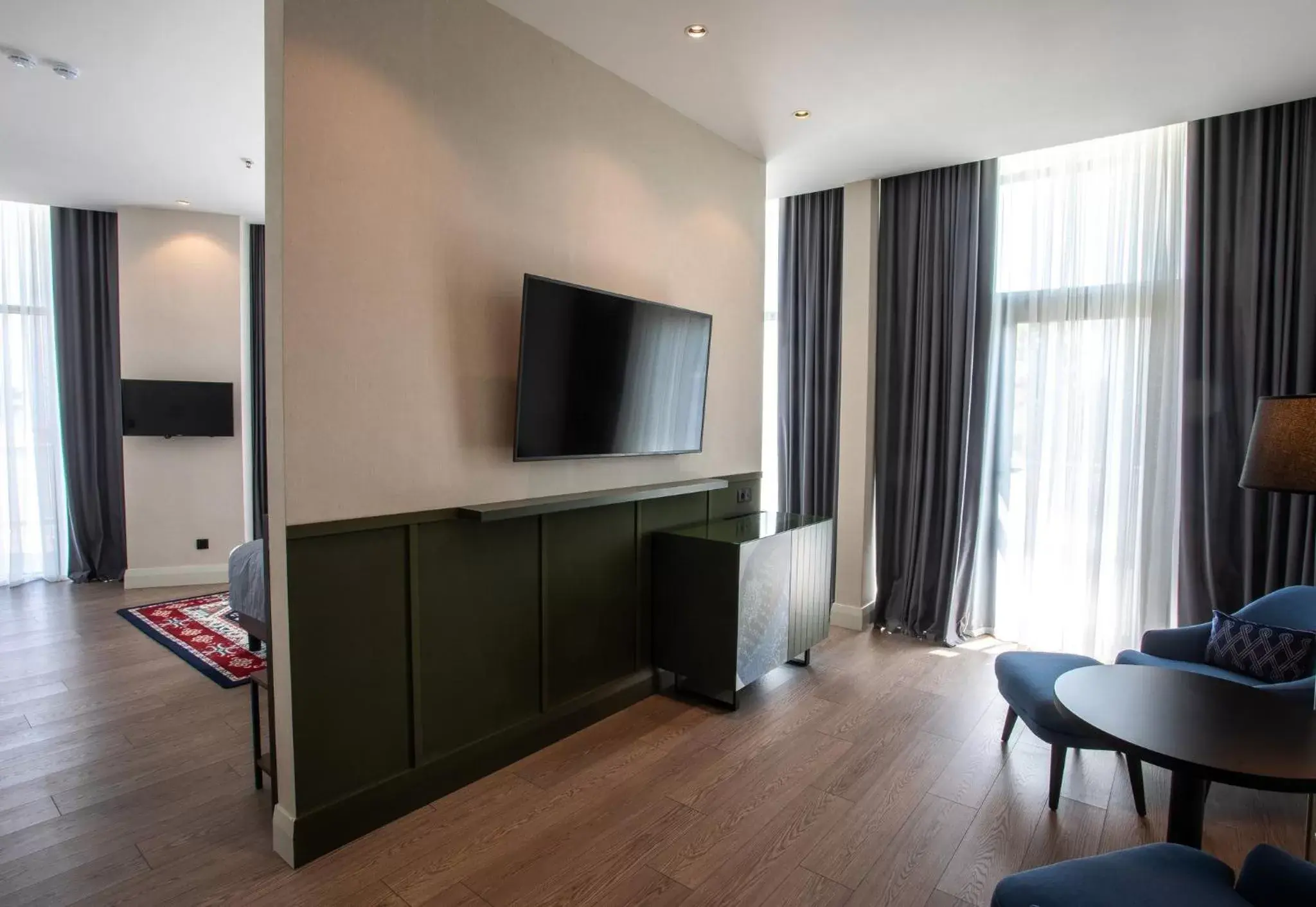 Photo of the whole room, TV/Entertainment Center in Holiday Inn Telavi, an IHG Hotel
