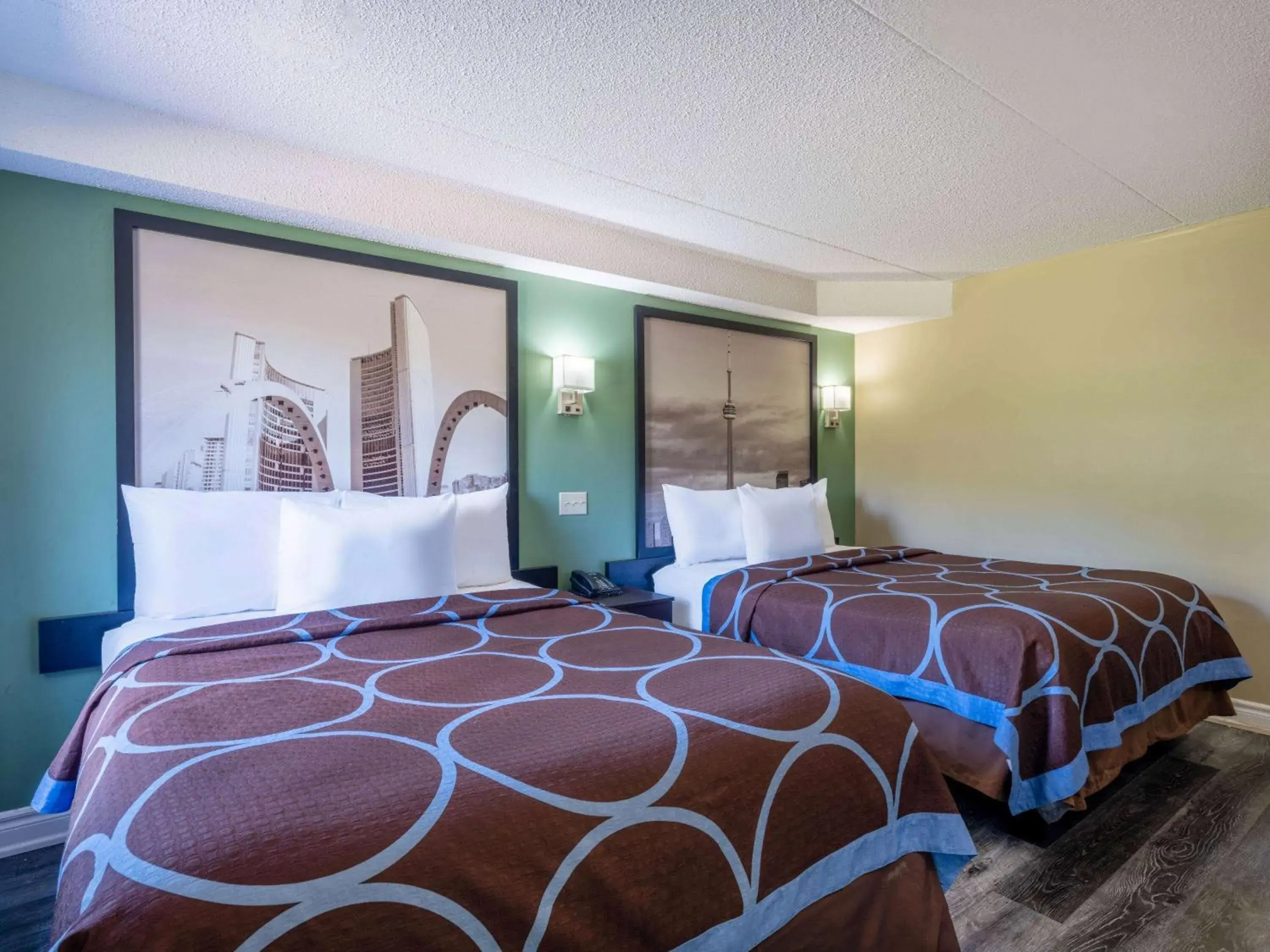 Photo of the whole room, Bed in Super 8 by Wyndham Toronto East ON