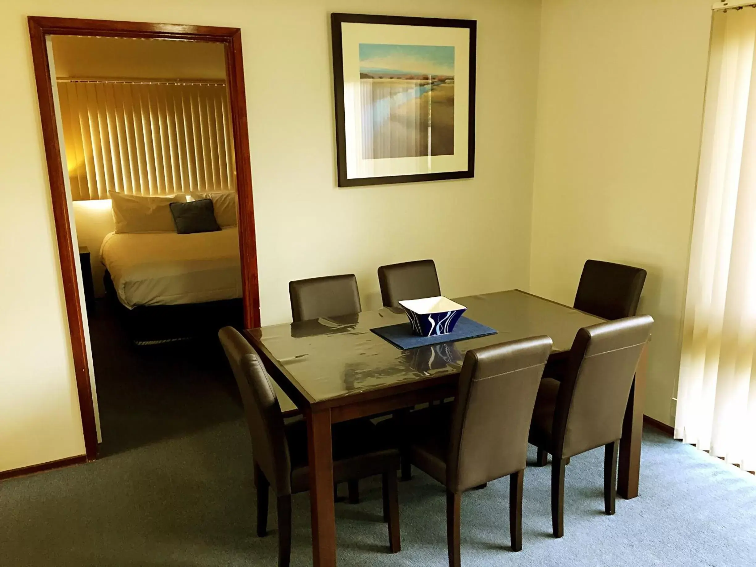 Dining area in Admiral Motor Inn