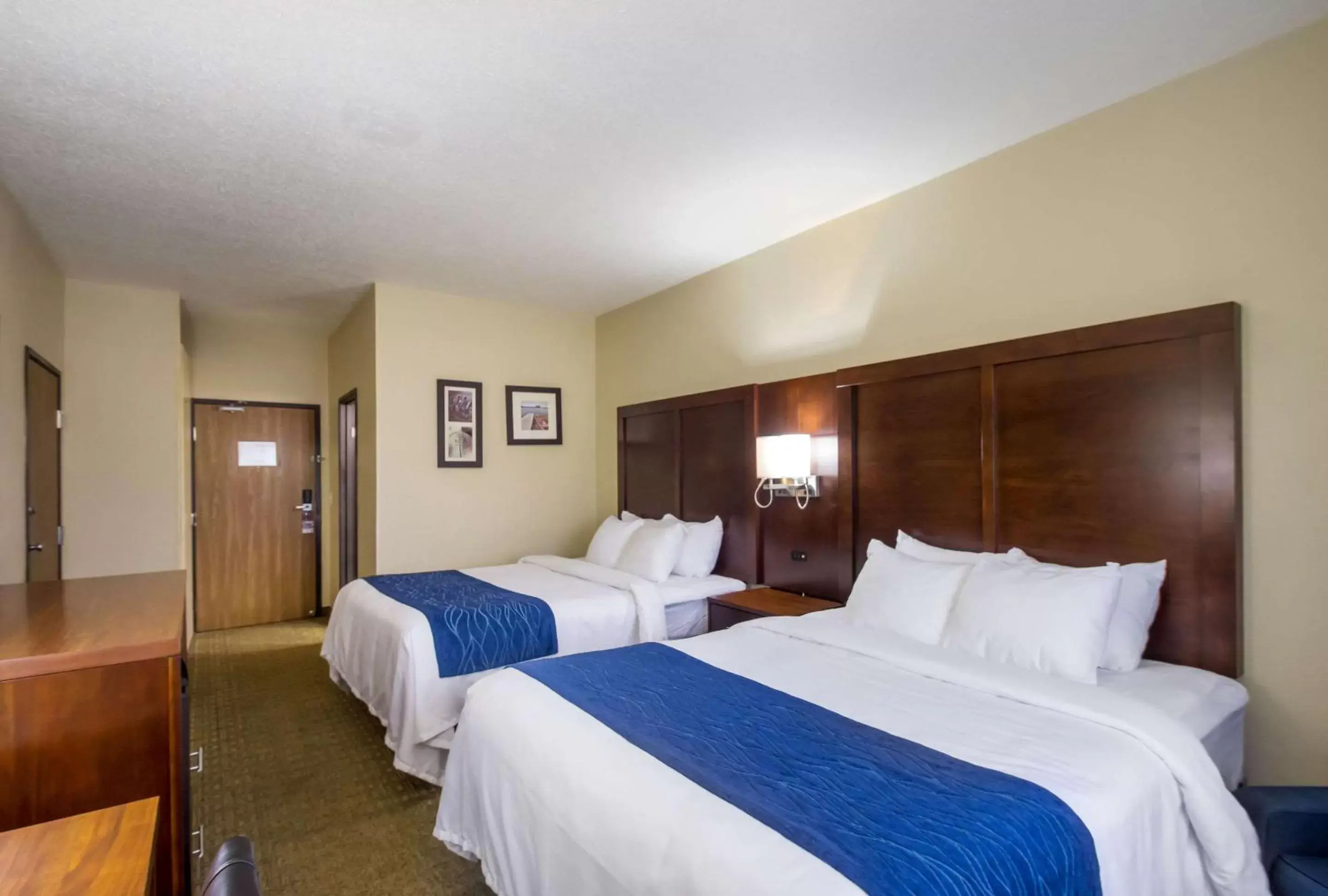 Photo of the whole room, Bed in Comfort Inn Green Bay