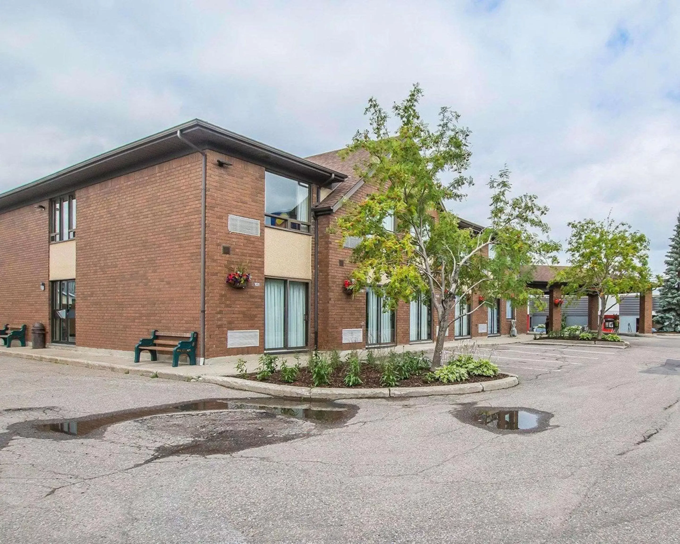 Property building in Comfort Inn Property building in Comfort Inn