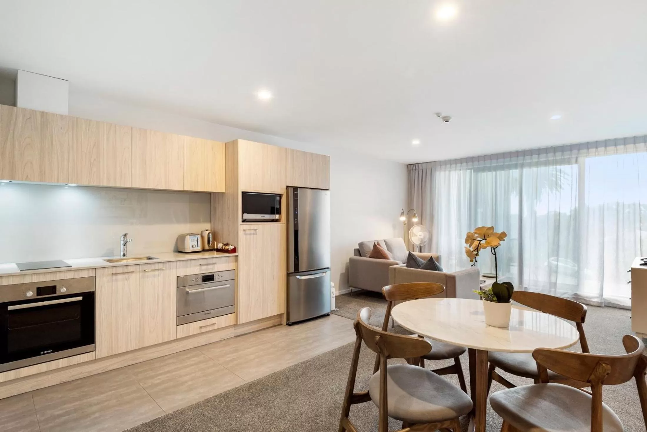 Kitchen or kitchenette in FERNZ Motel & Apartments Birkenhead
