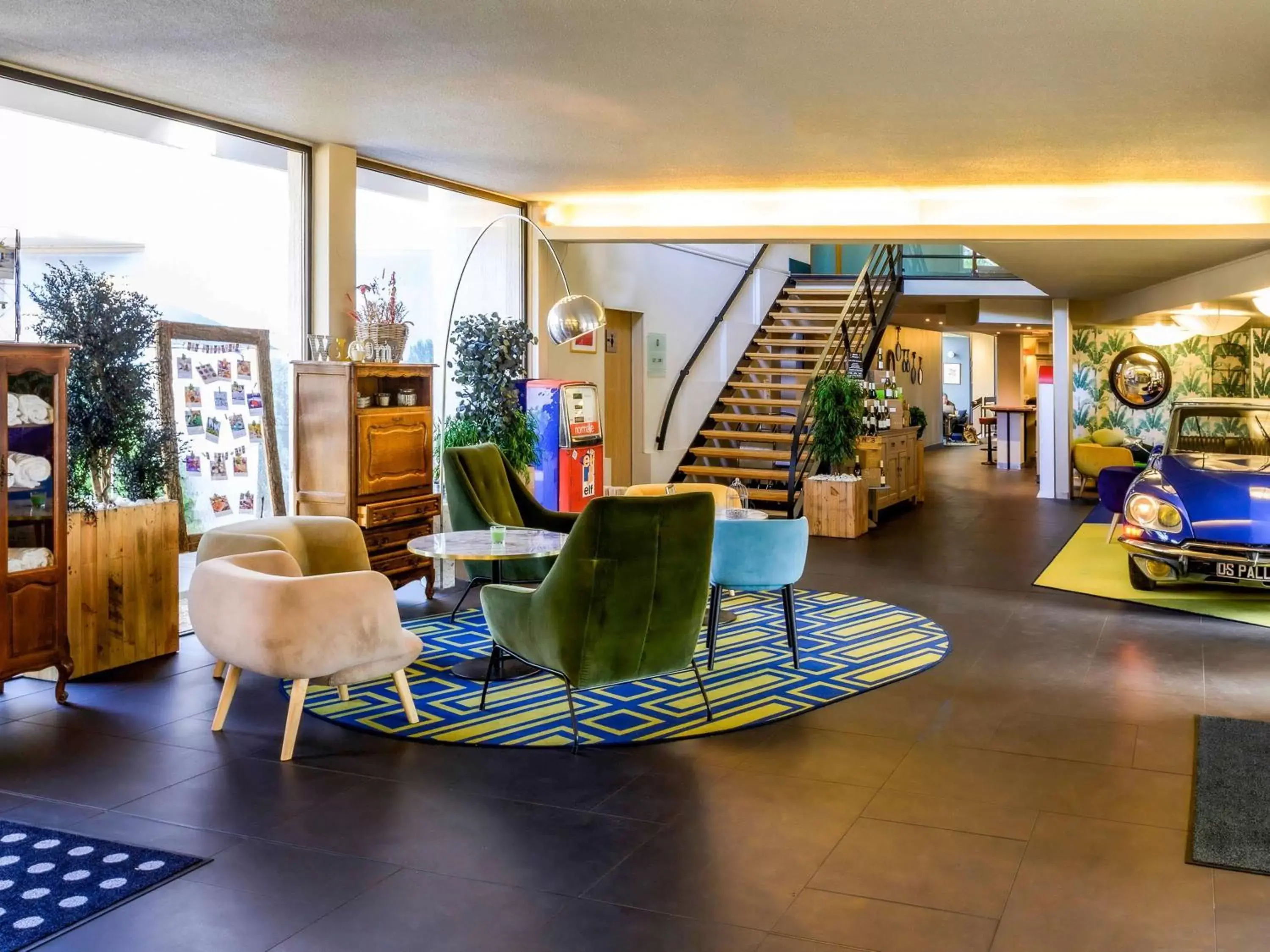 Lounge or bar in Novotel Orléans Sud La Source Lounge or bar in Novotel Orléans Sud La Source