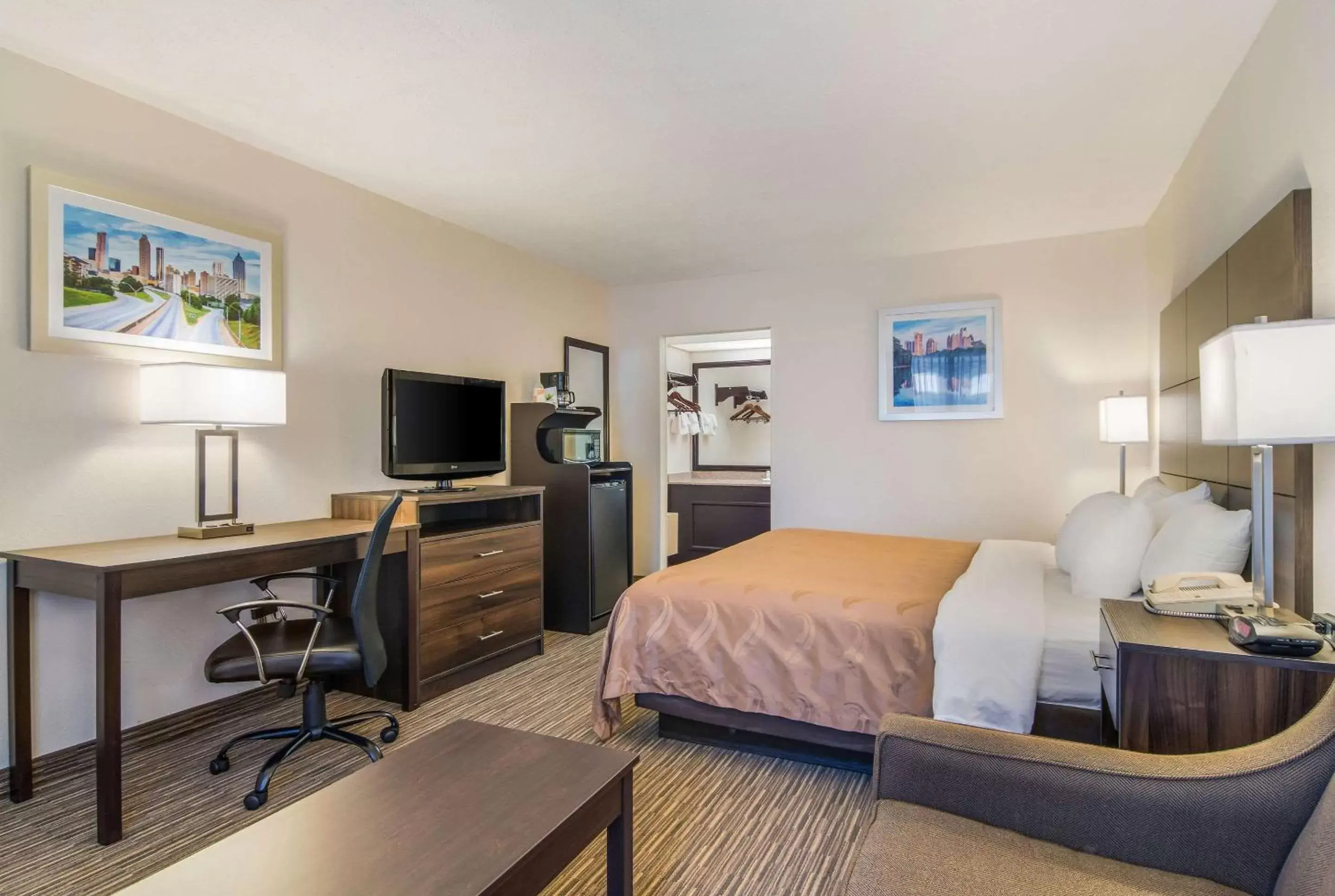 Photo of the whole room, TV/Entertainment Center in Quality Inn Suwanee I-85