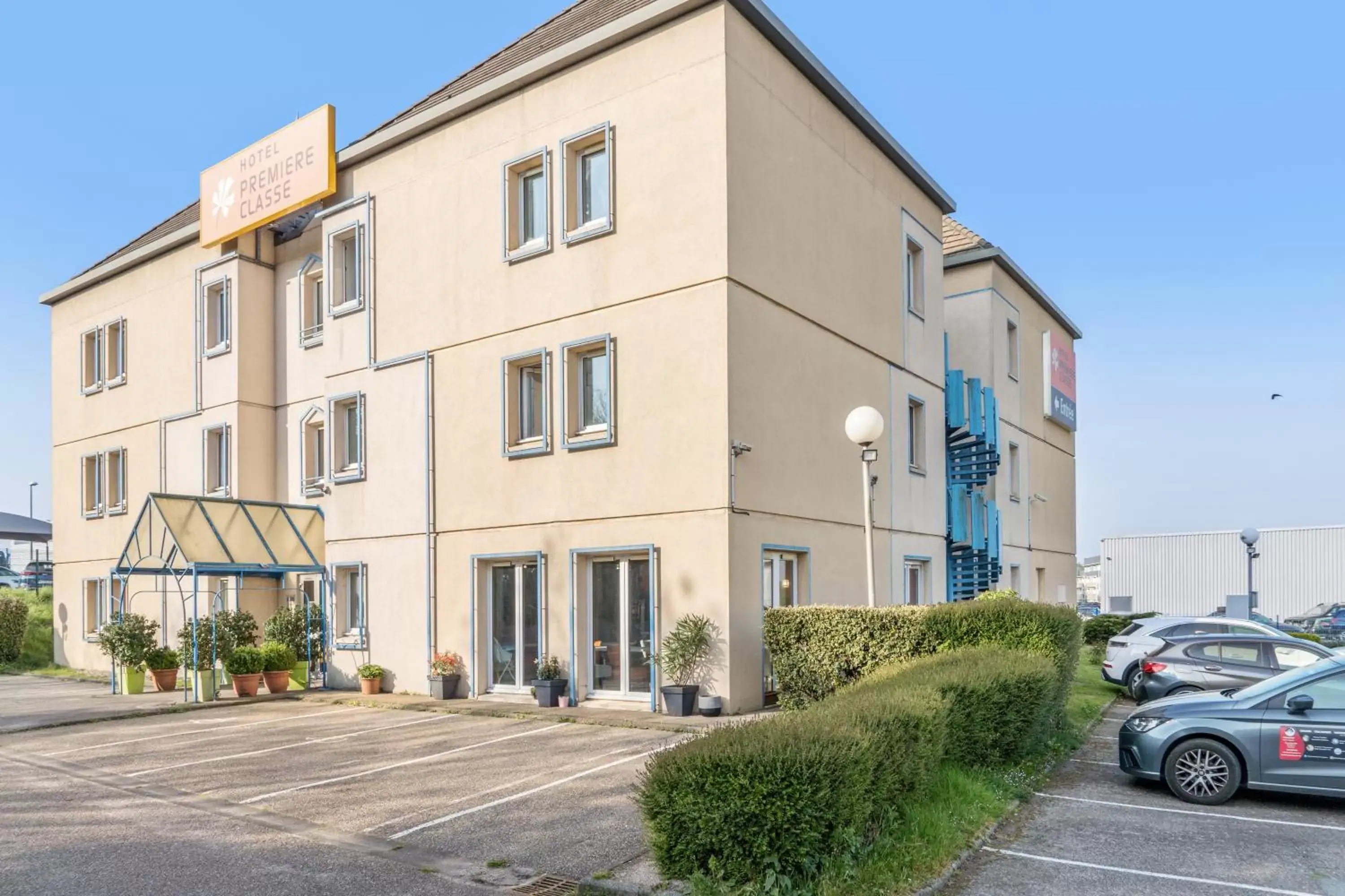 Facade/entrance, Property Building in Premiere Classe Rouen Nord - Barentin