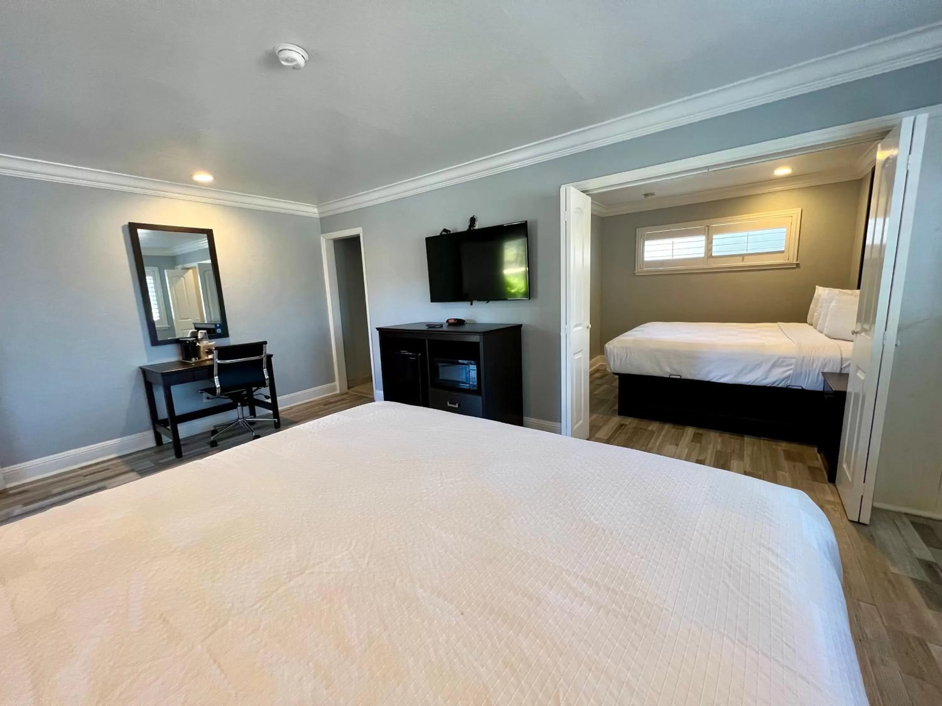 Bed in Aura Inn Monterey