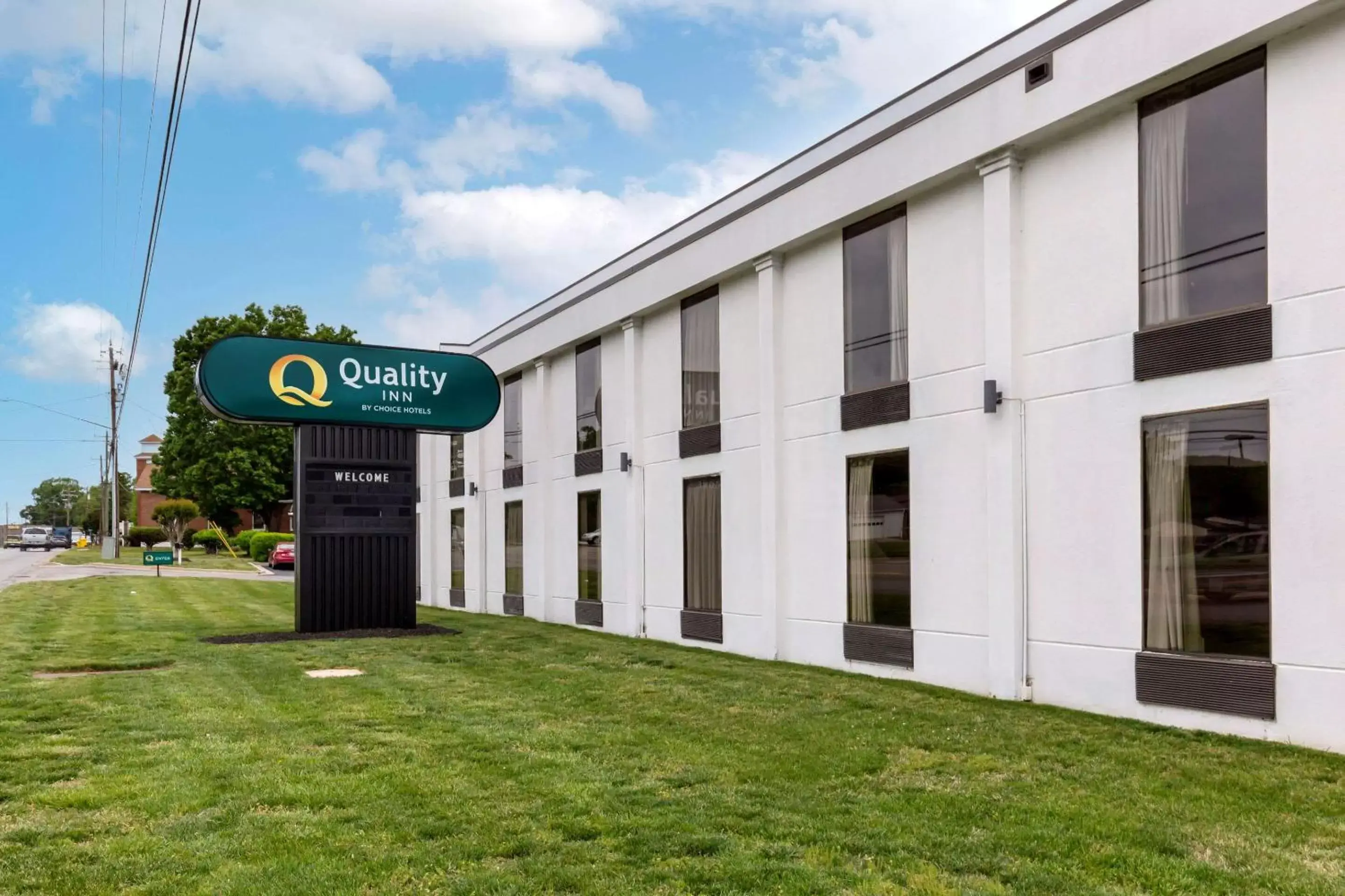 Property Building in Quality Inn - Roxboro South