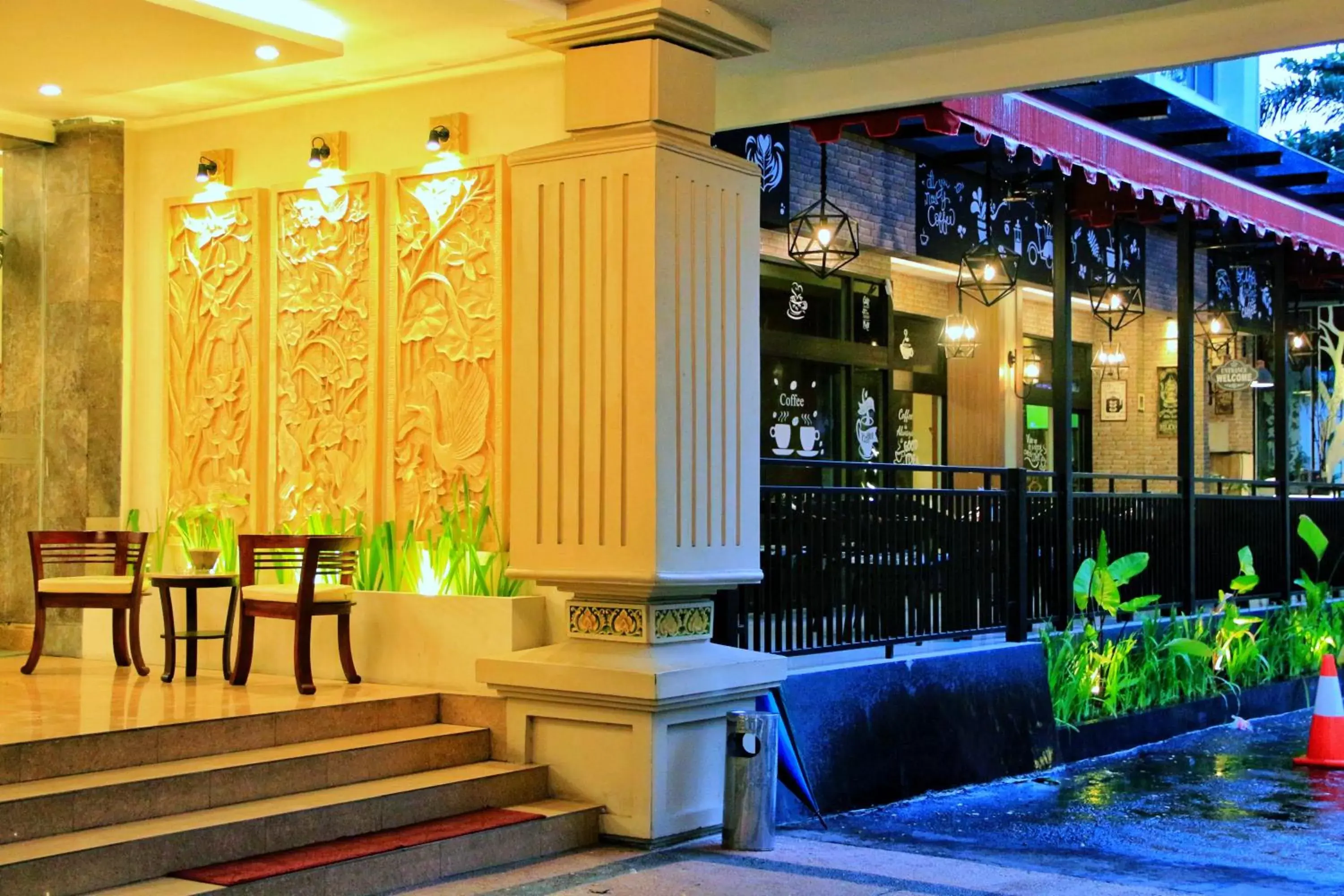 Restaurant/places to eat, Lounge/Bar in Grand Inna Tunjungan