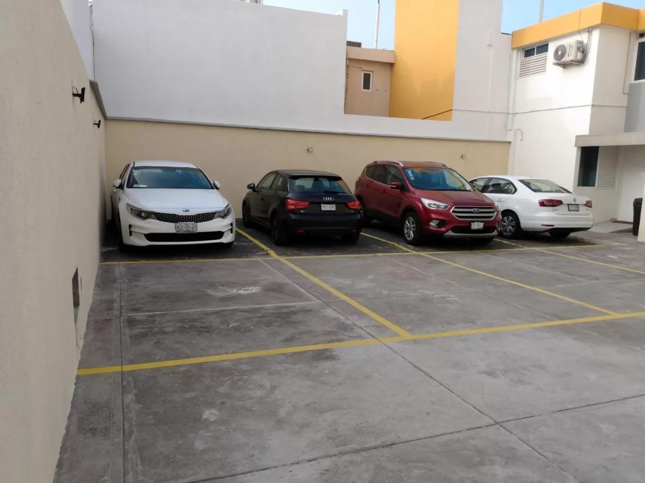 Inner courtyard view in EXECUTIROOMS VERACRUZ